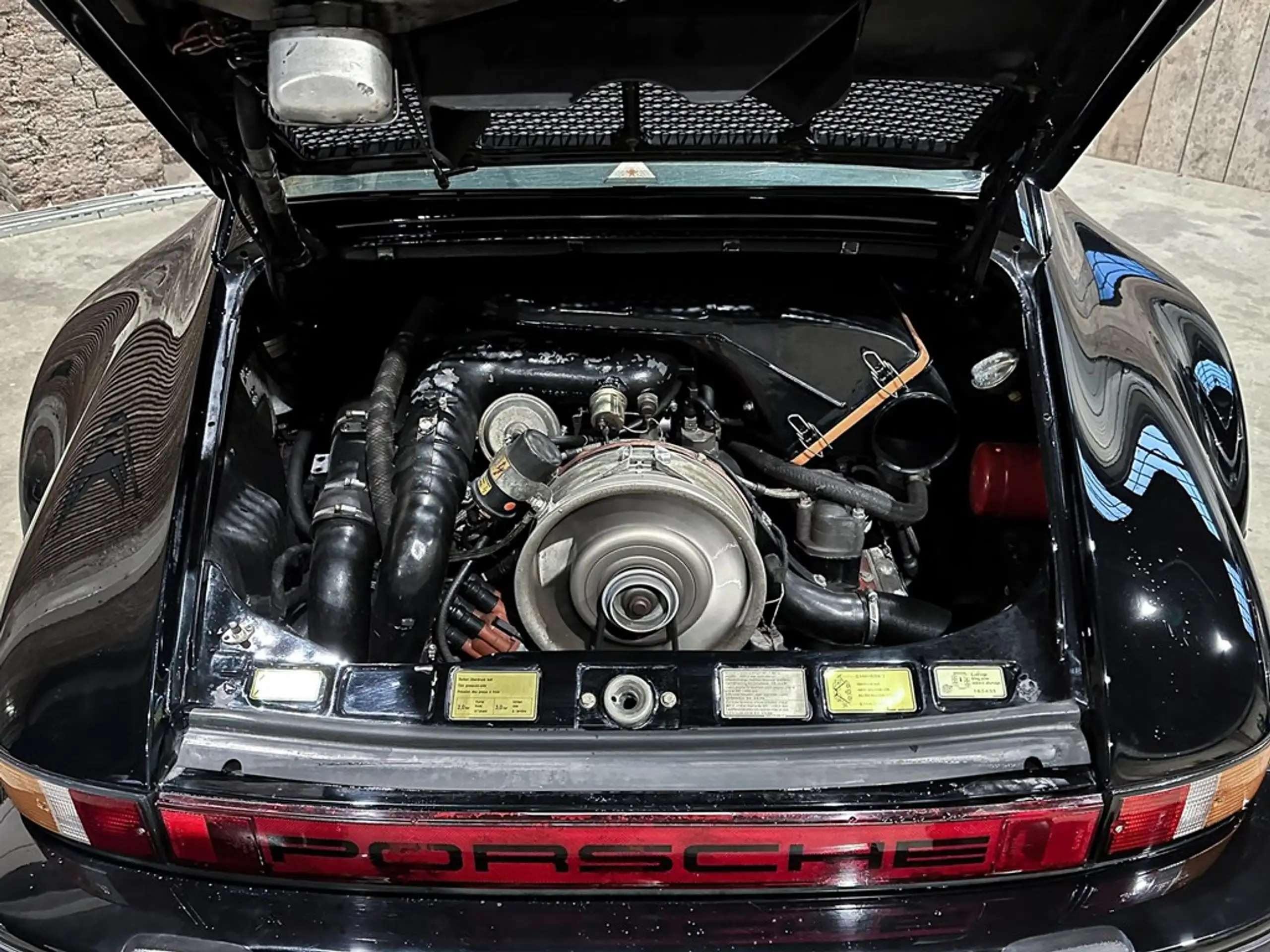 Porsche - 930