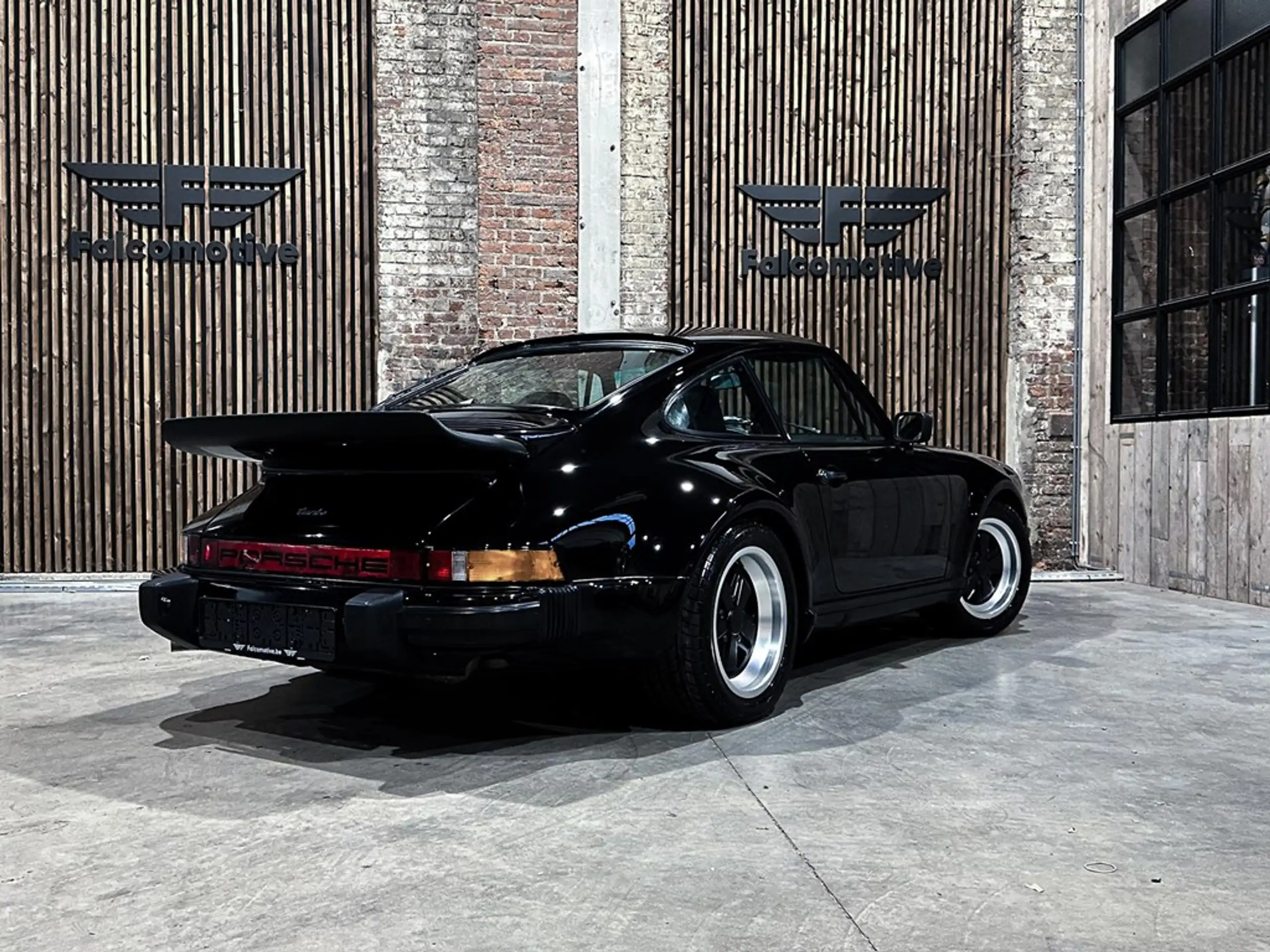 Porsche - 930