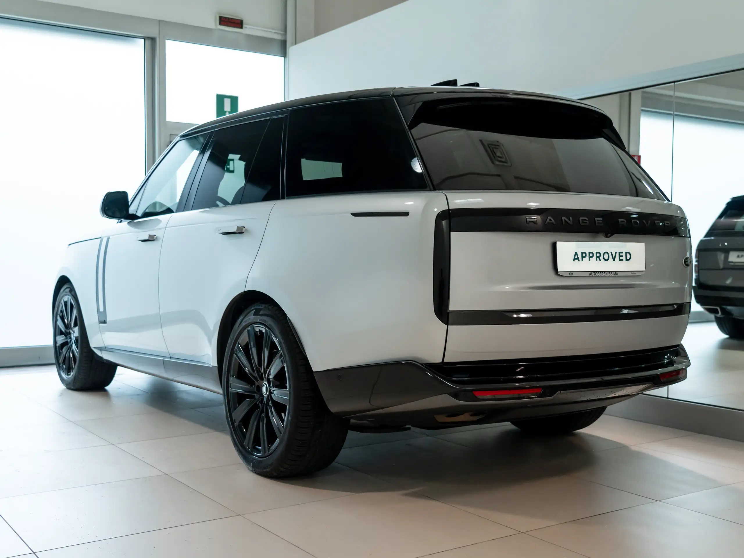 Land Rover - Range Rover