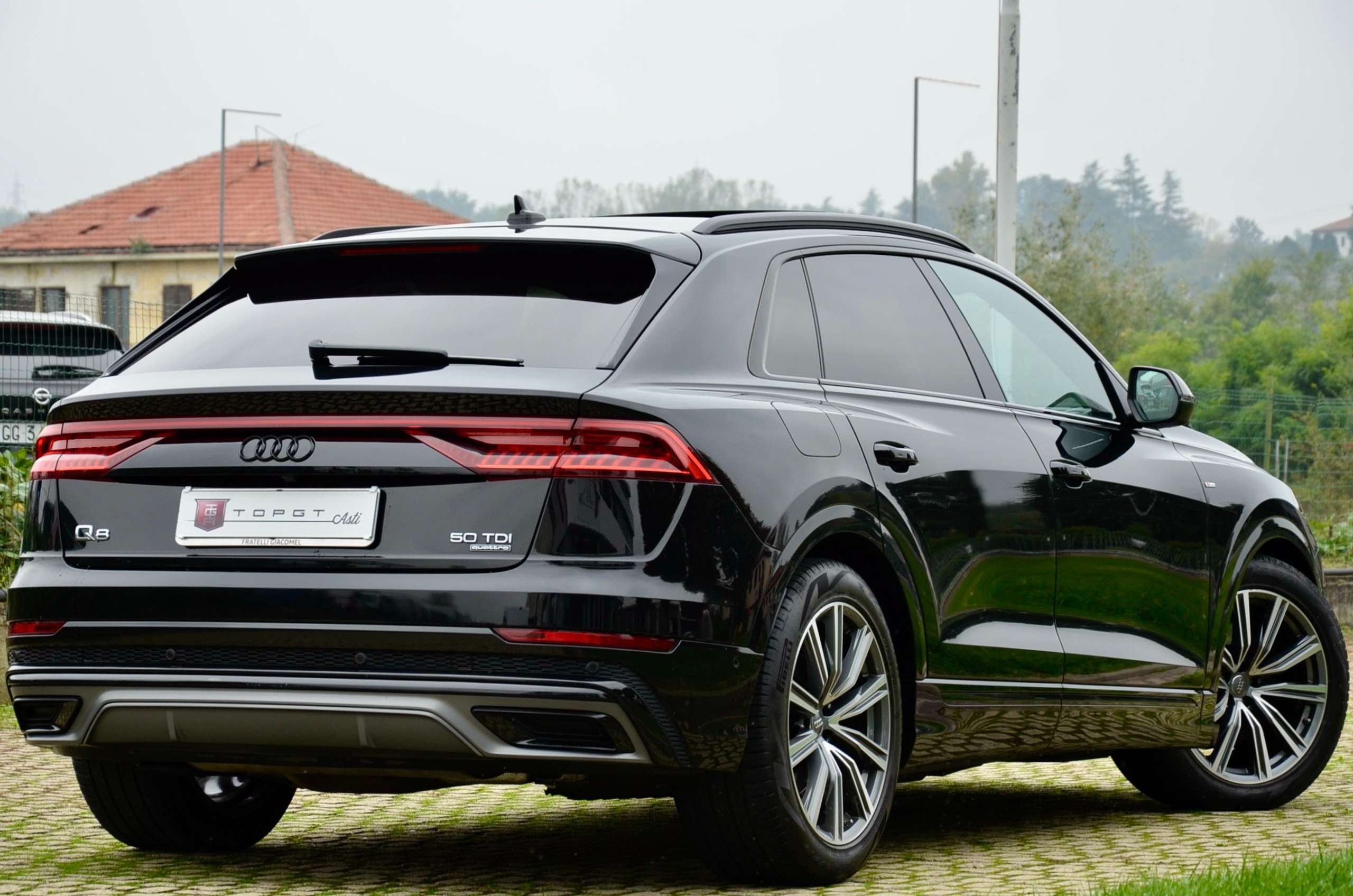 Audi - Q8