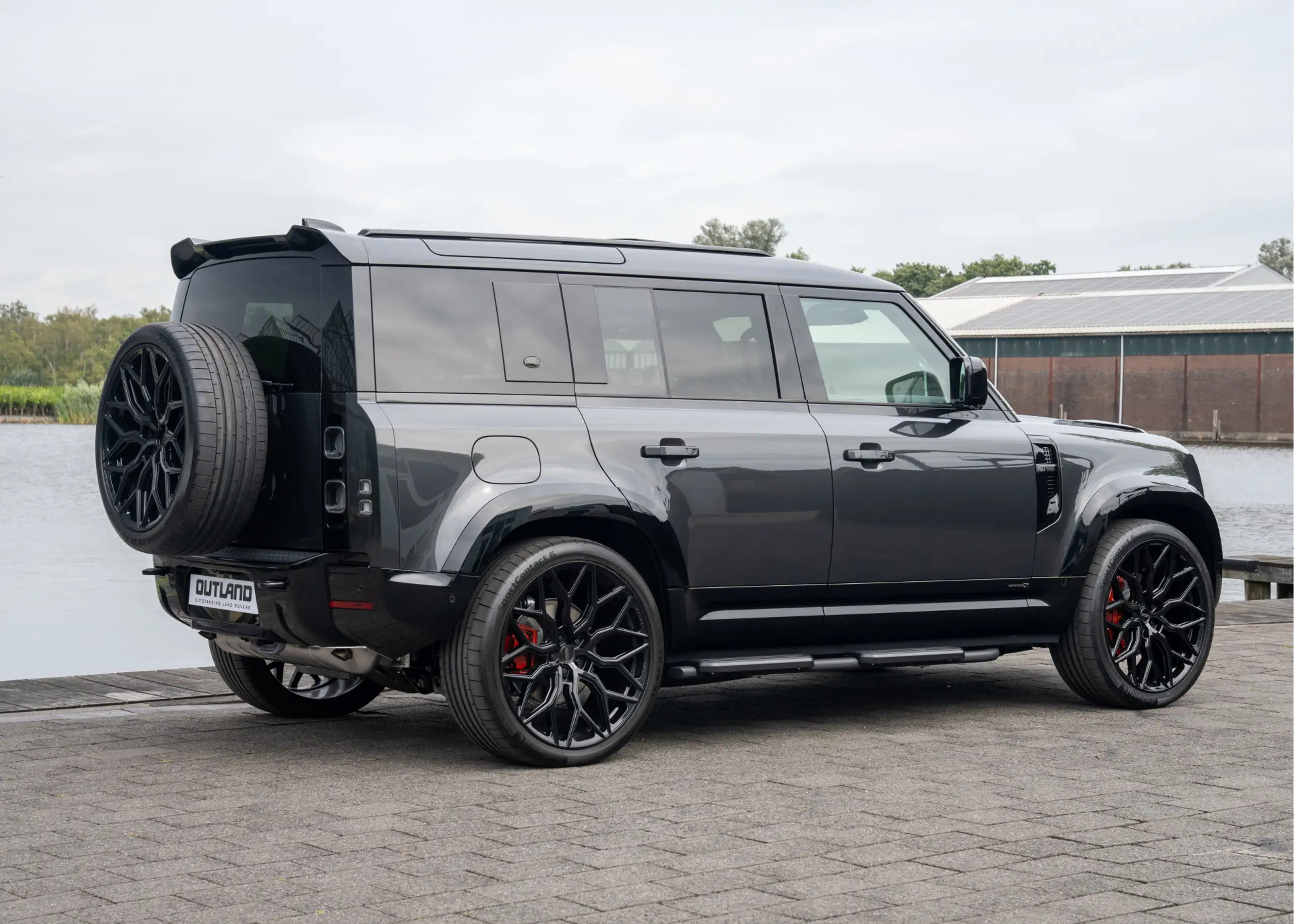 Land Rover - Defender