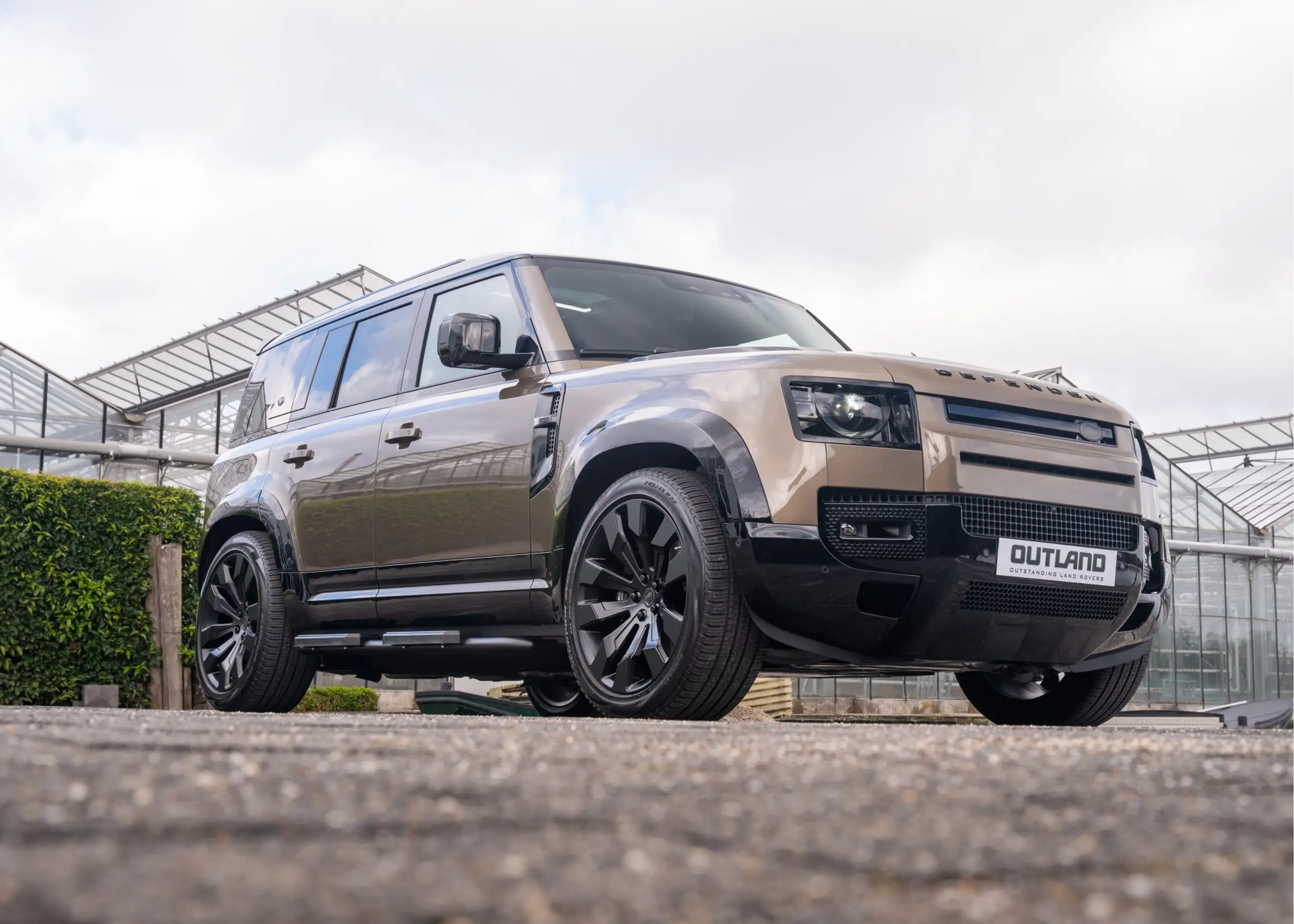 Land Rover - Defender