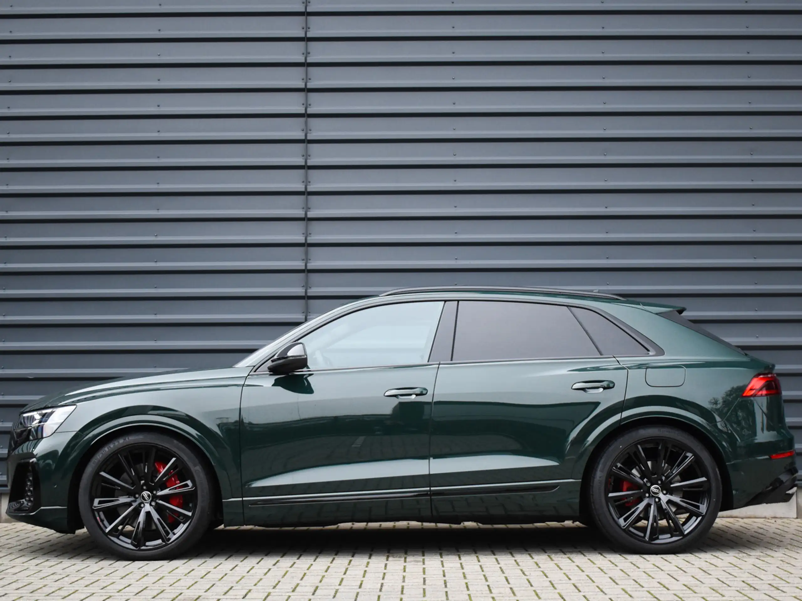 Audi - Q8