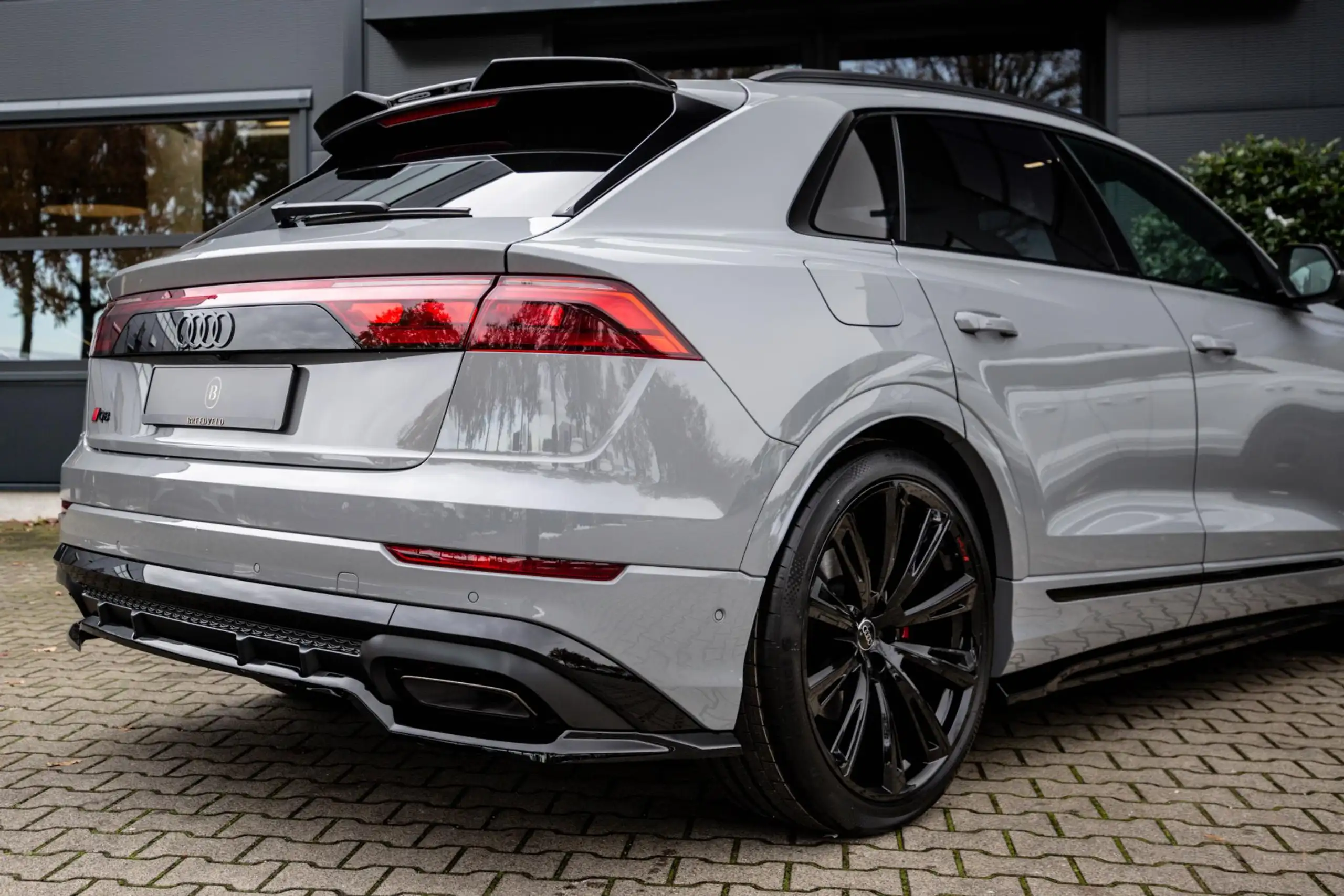 Audi - Q8