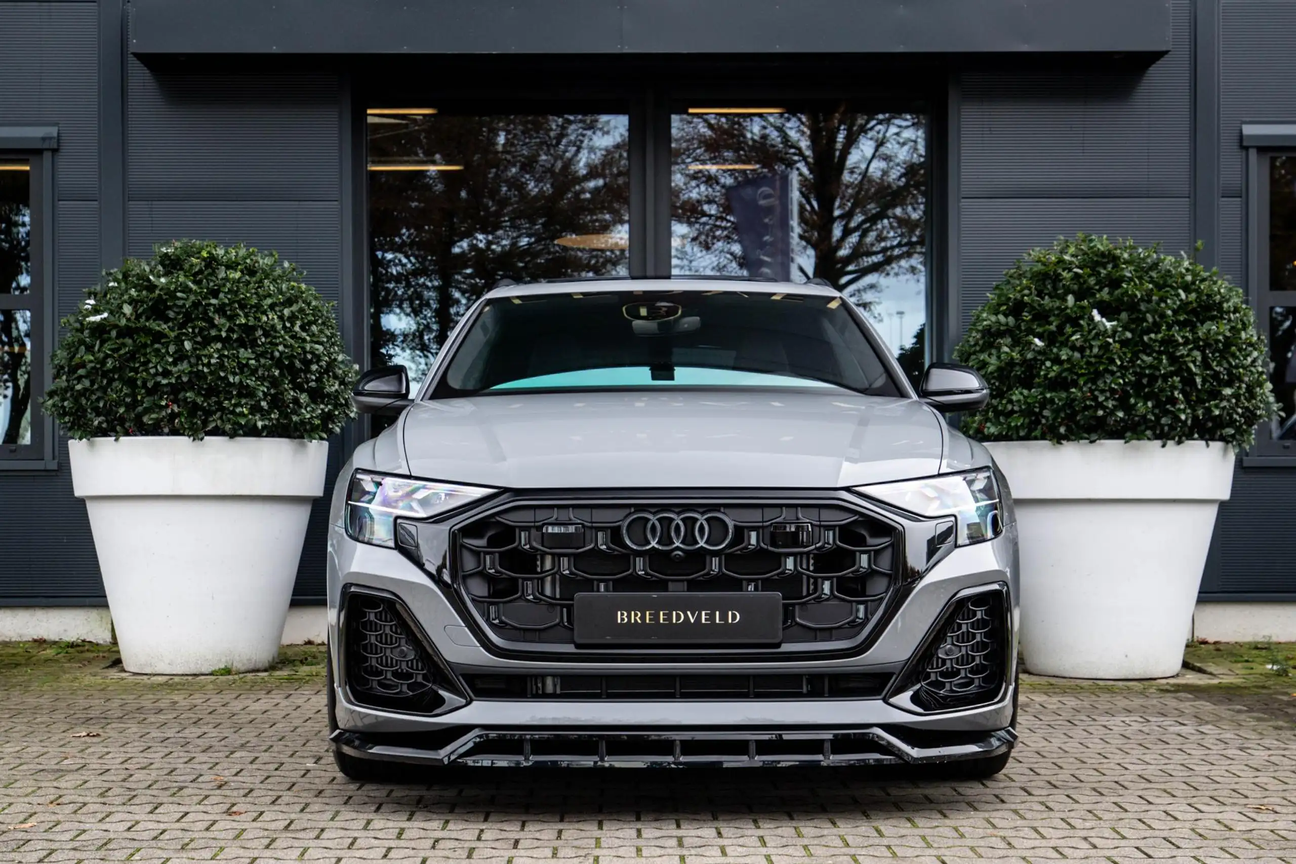 Audi - Q8