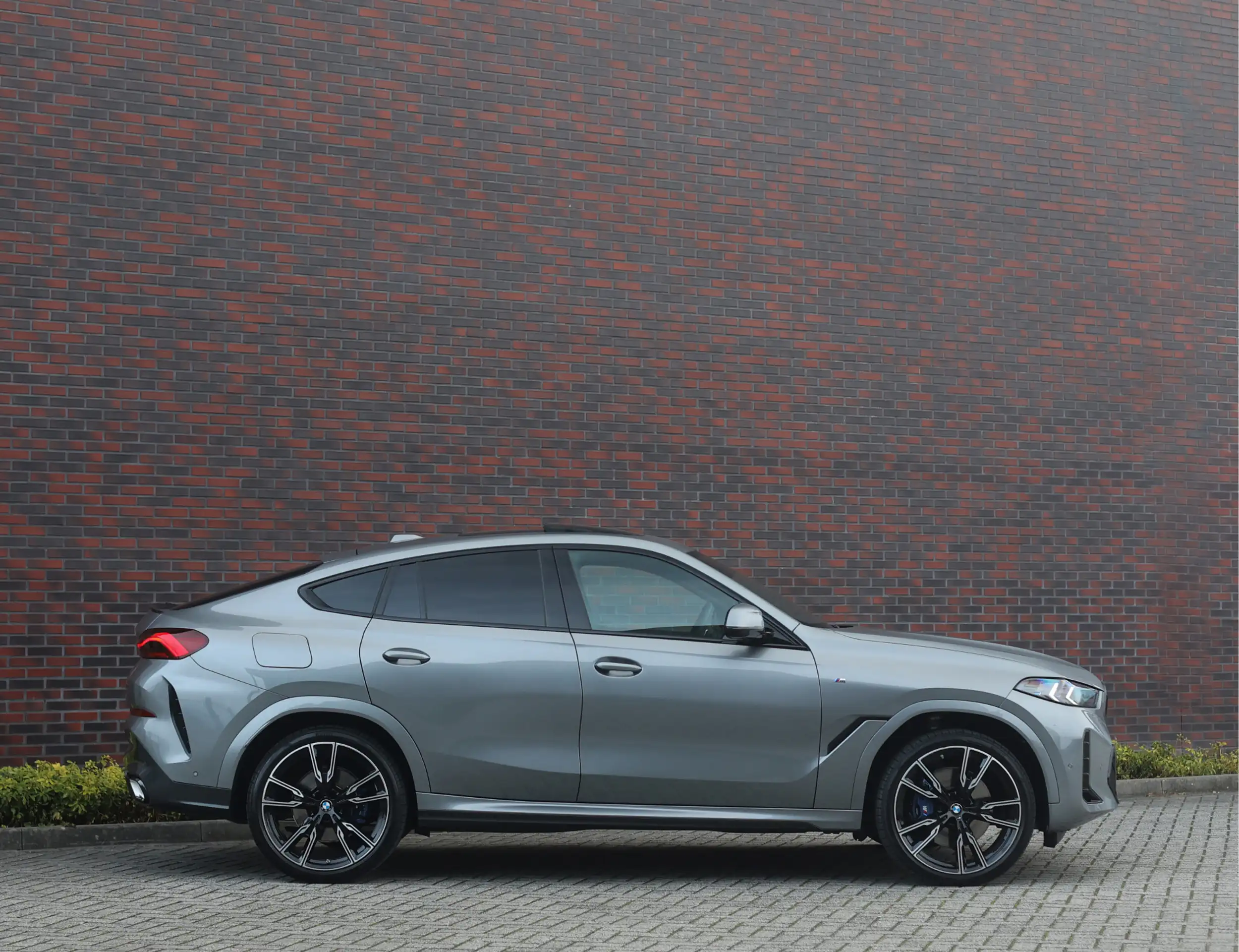 BMW - X6