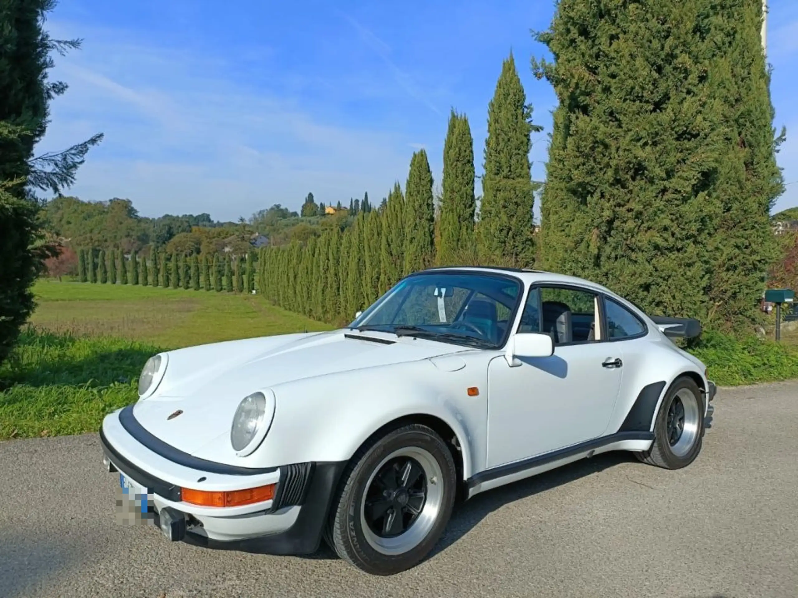 Porsche - 911