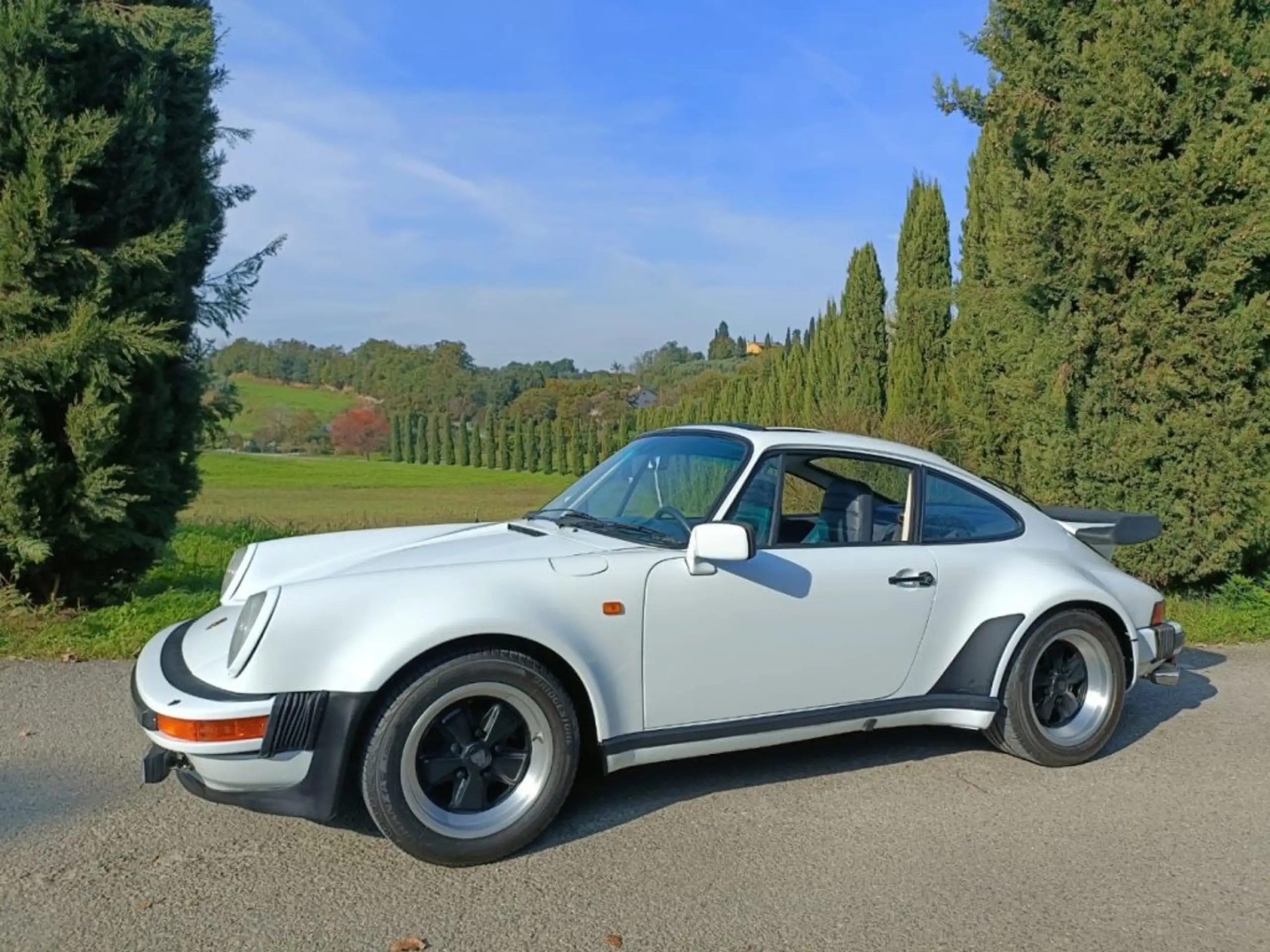 Porsche - 911