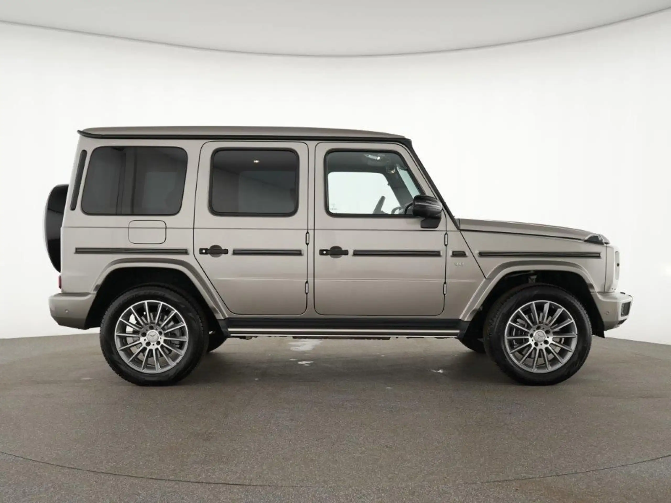 Mercedes-Benz - G 500