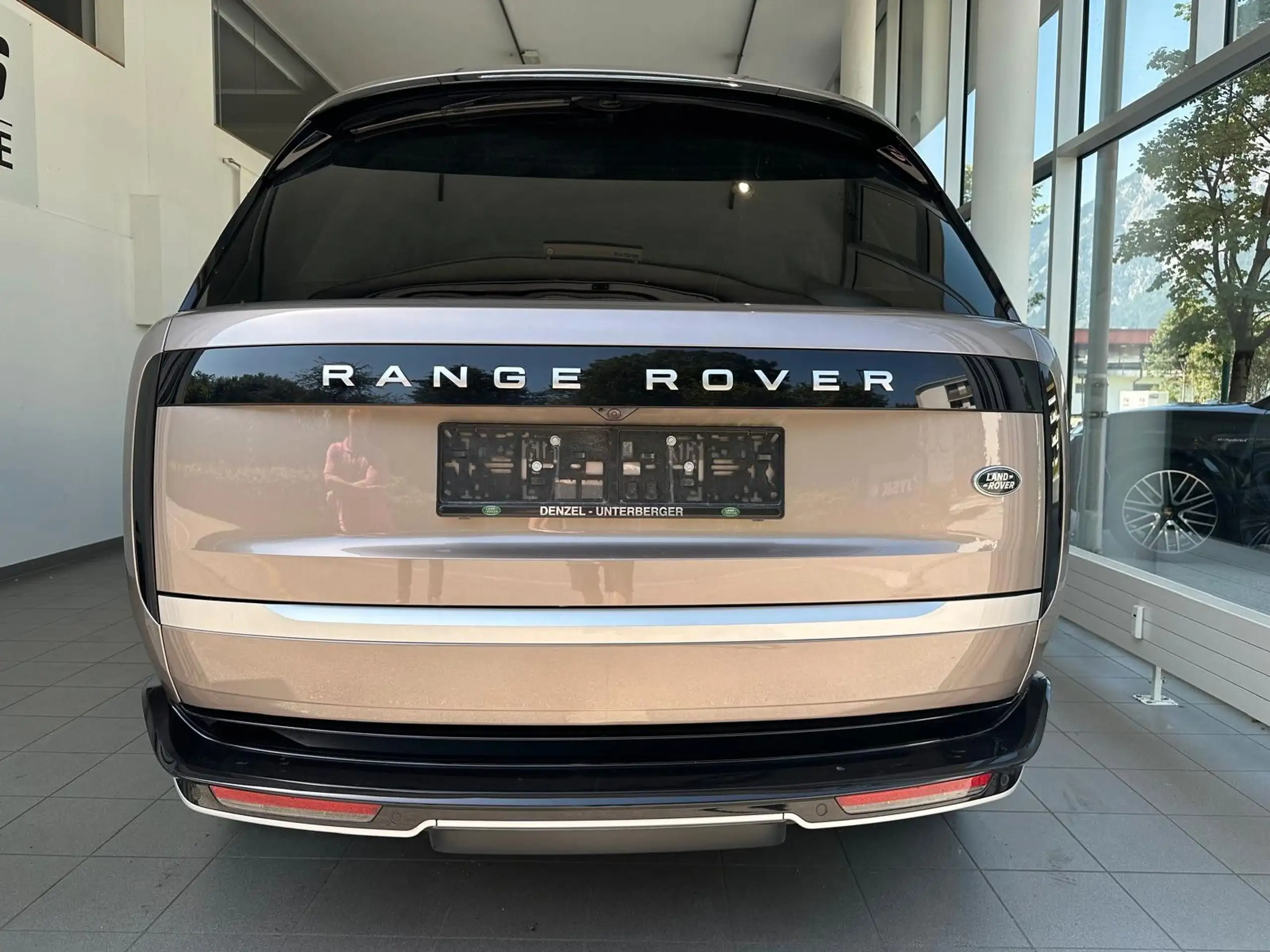 Land Rover - Range Rover