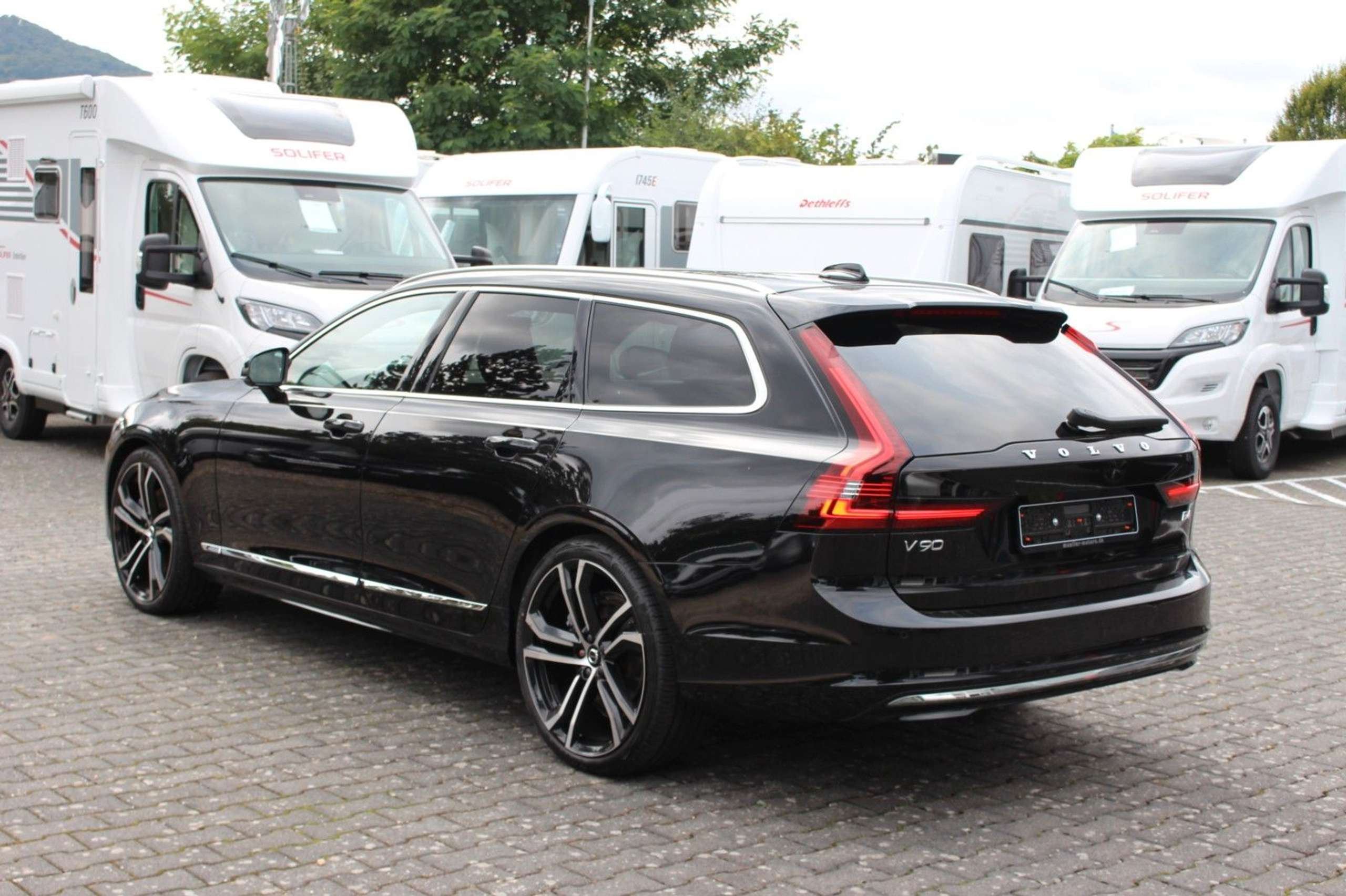 Volvo - V90