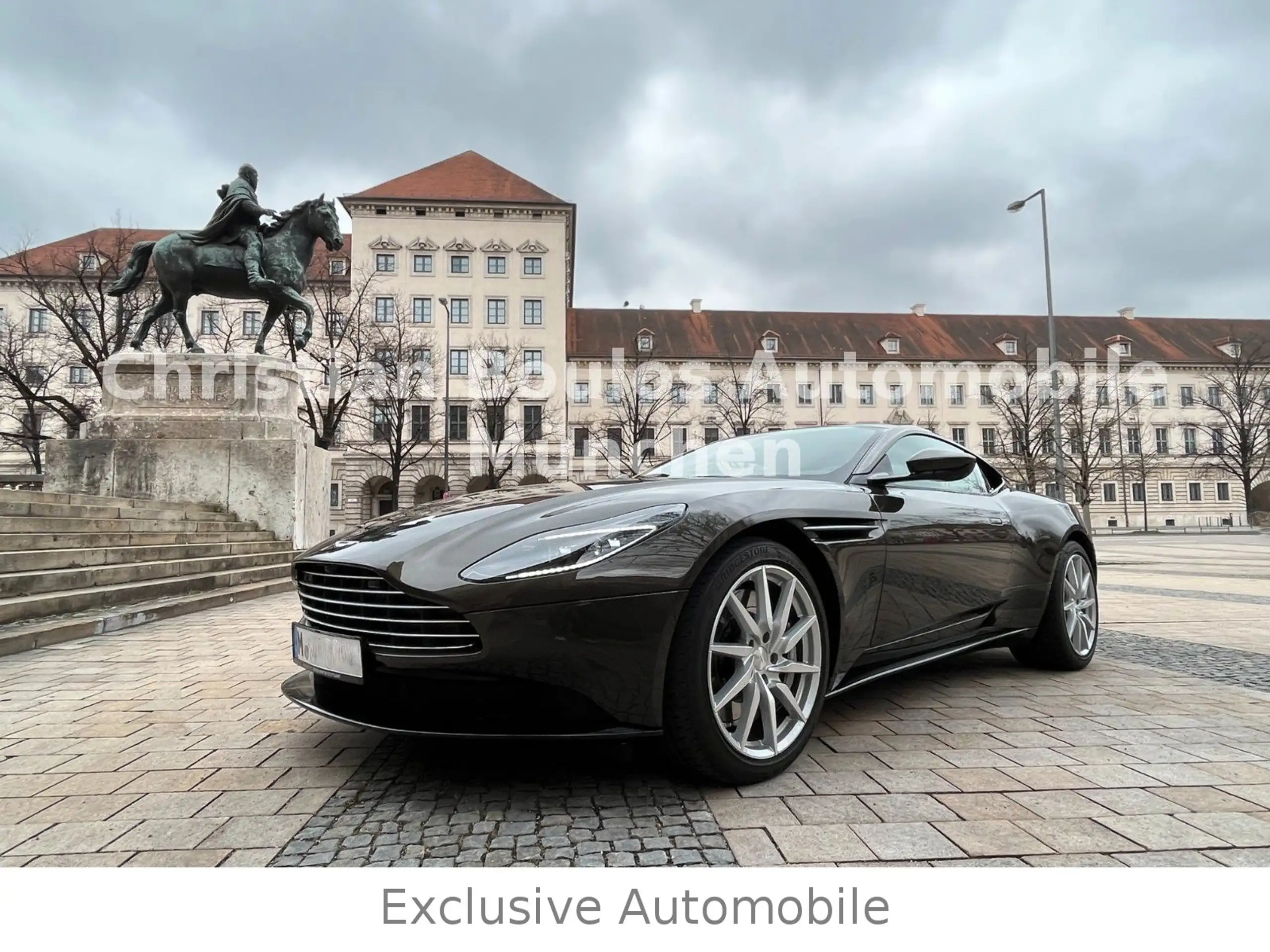 Aston Martin DB11 2019