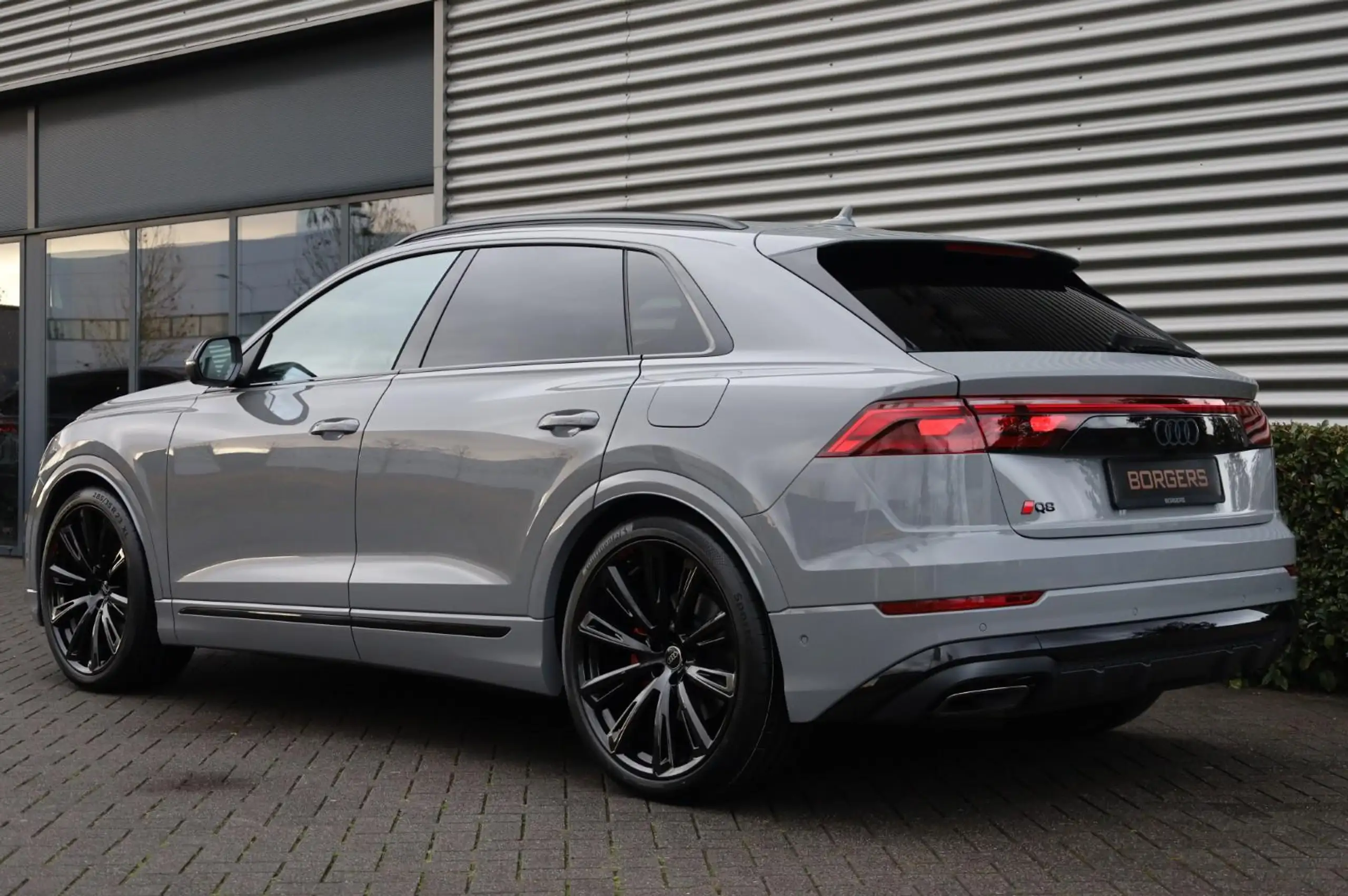 Audi - Q8