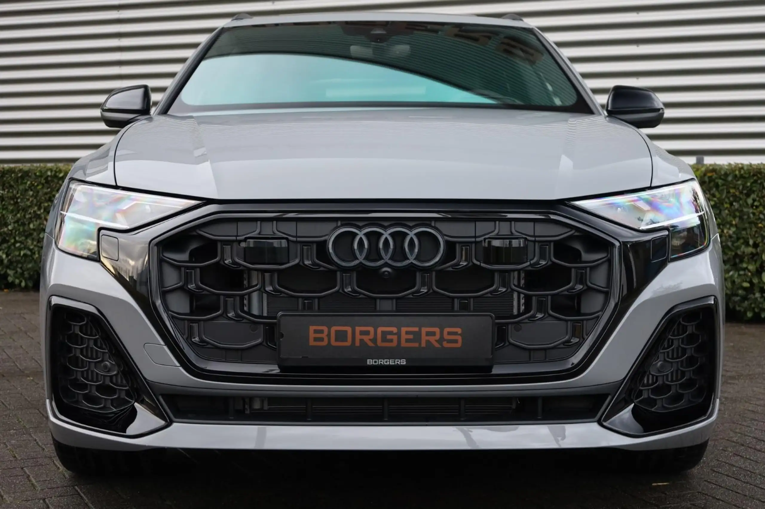 Audi - Q8