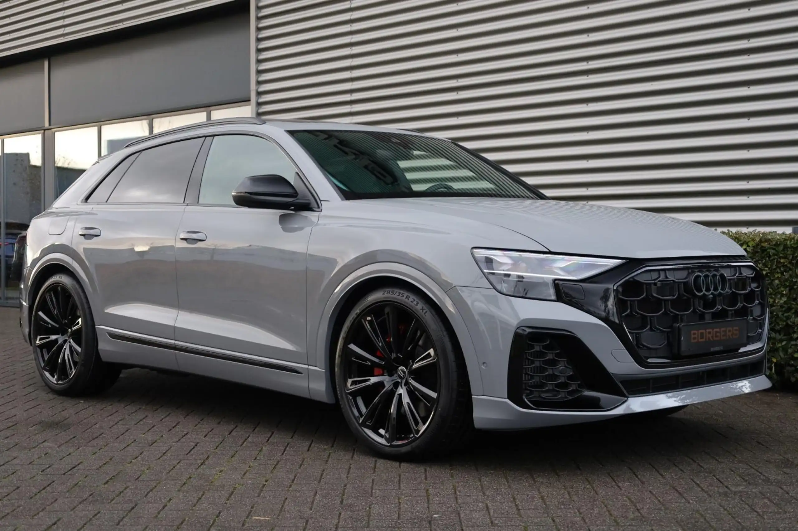 Audi - Q8