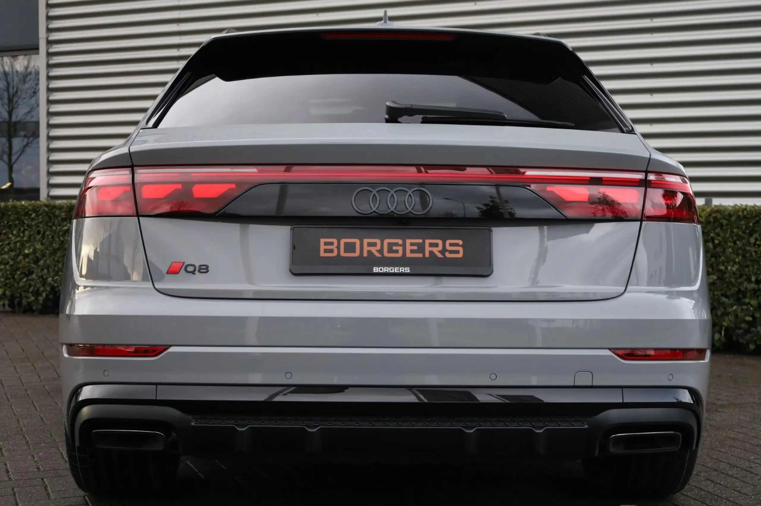 Audi - Q8