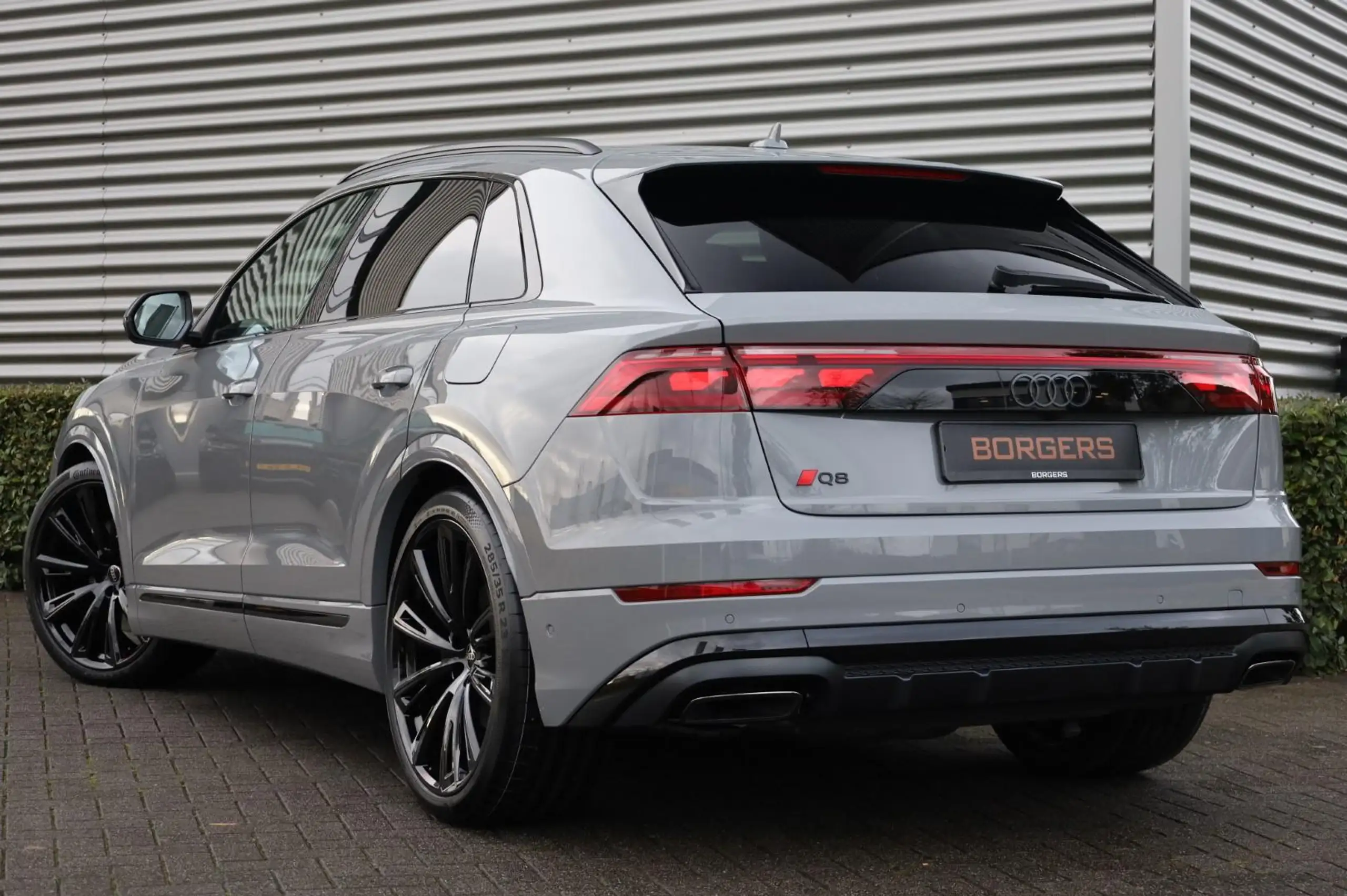 Audi - Q8