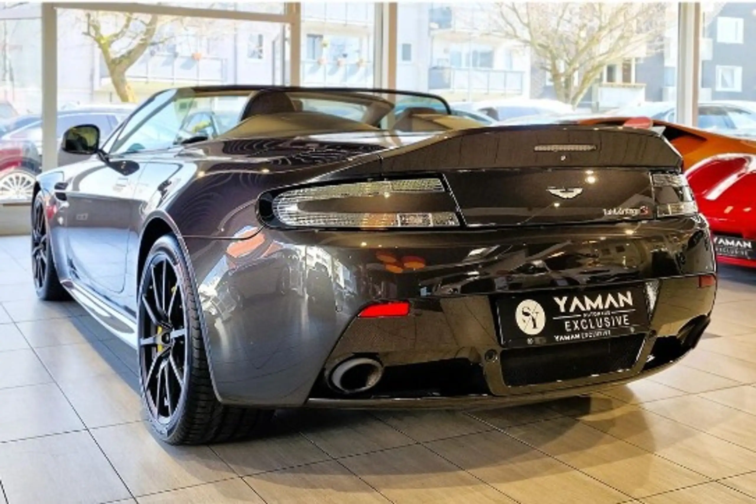 Aston Martin - Vantage