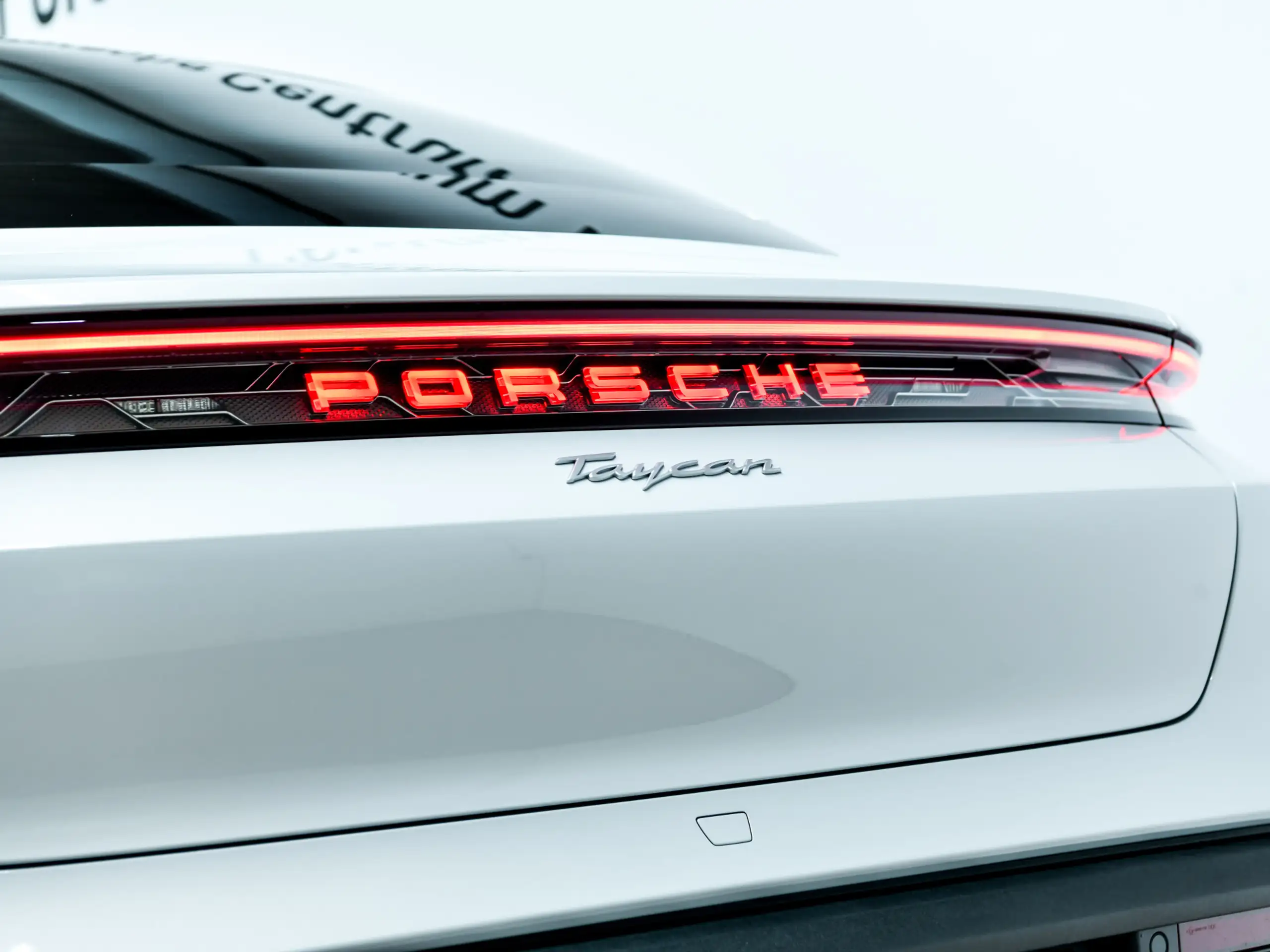 Porsche - Taycan