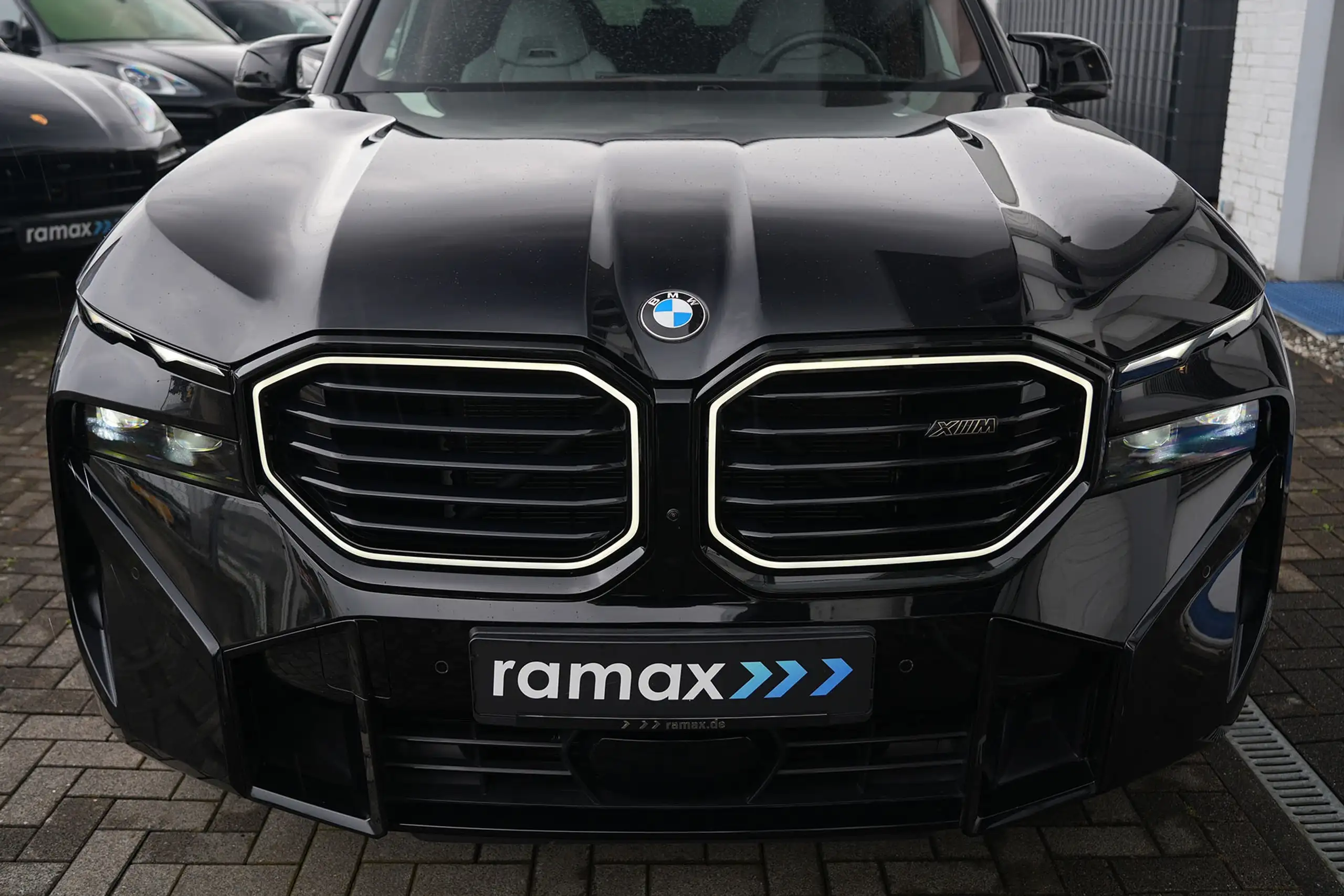 BMW - XM