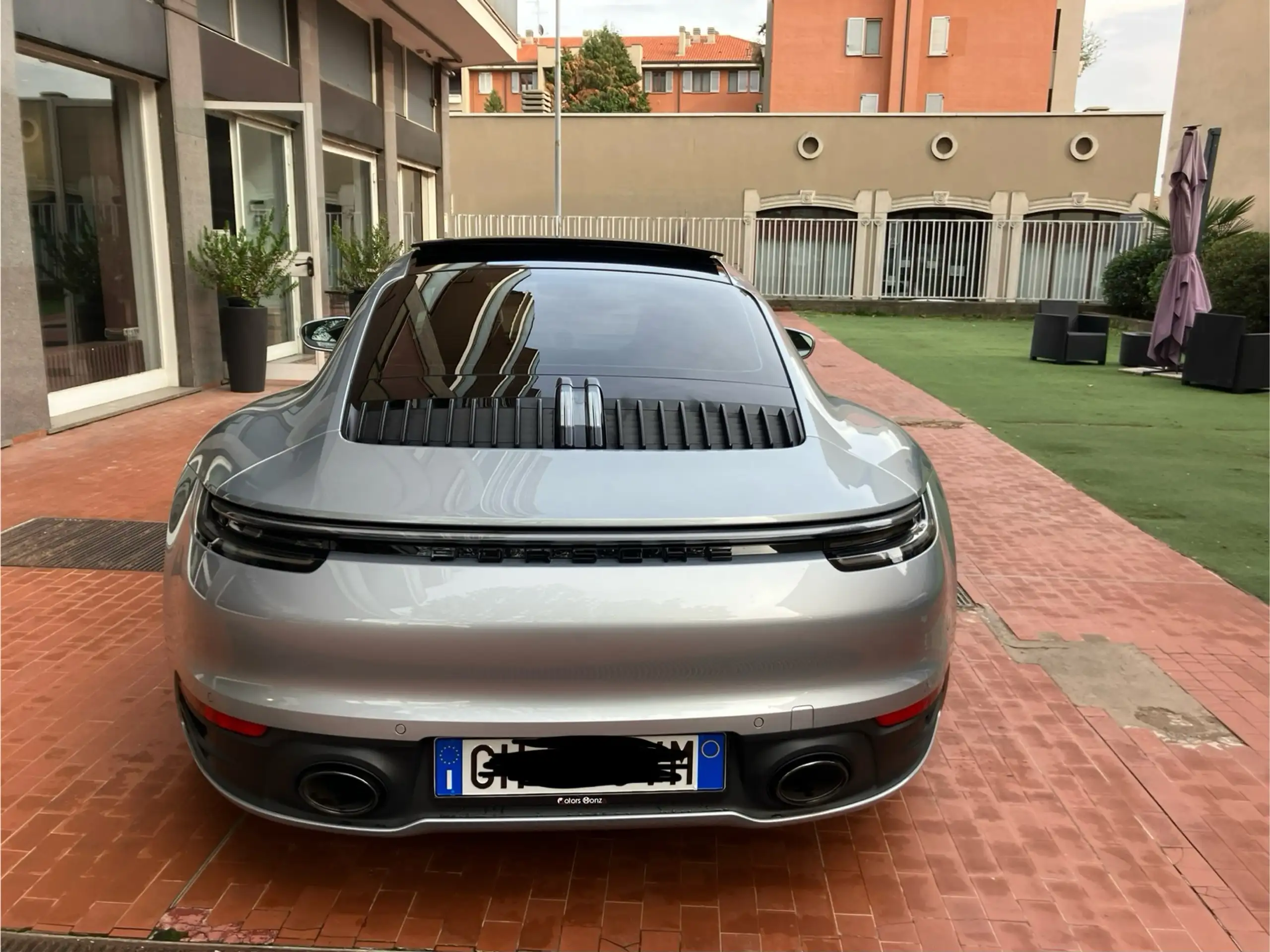 Porsche - 911