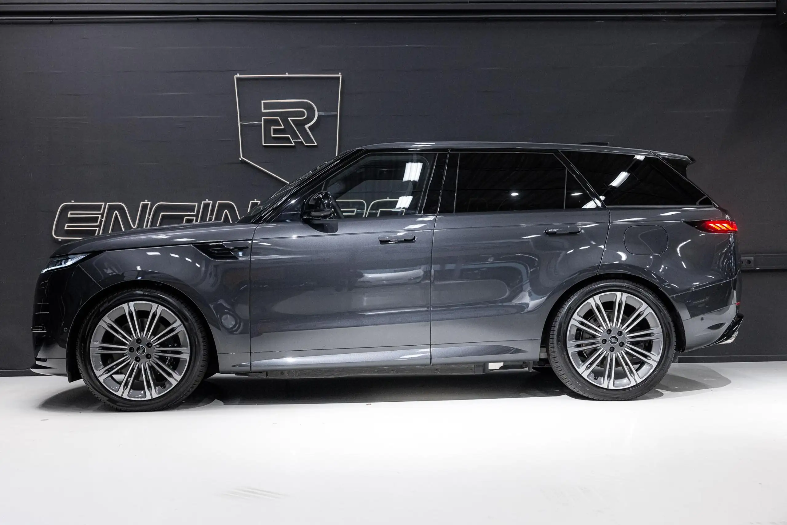 Land Rover - Range Rover Sport