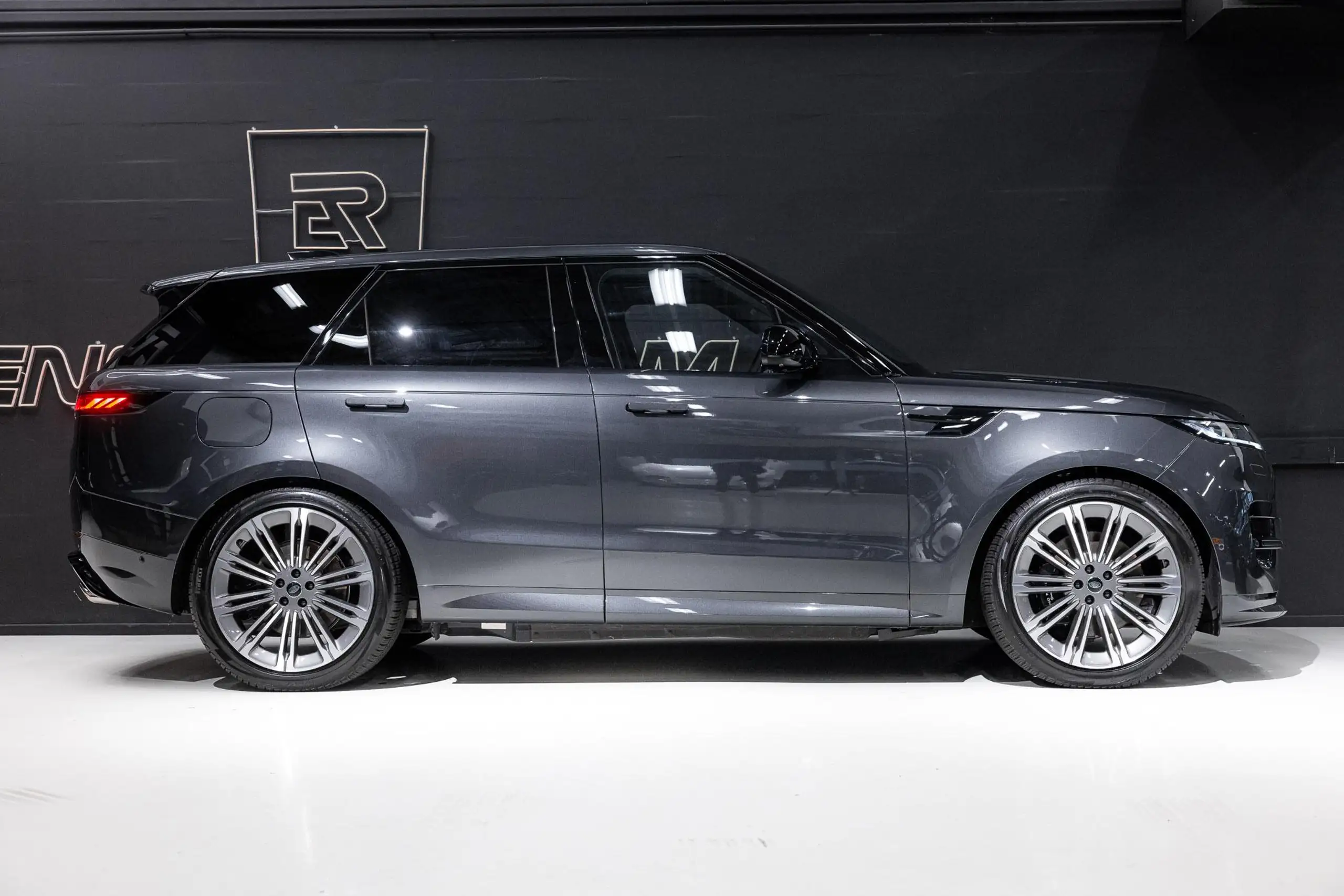 Land Rover - Range Rover Sport