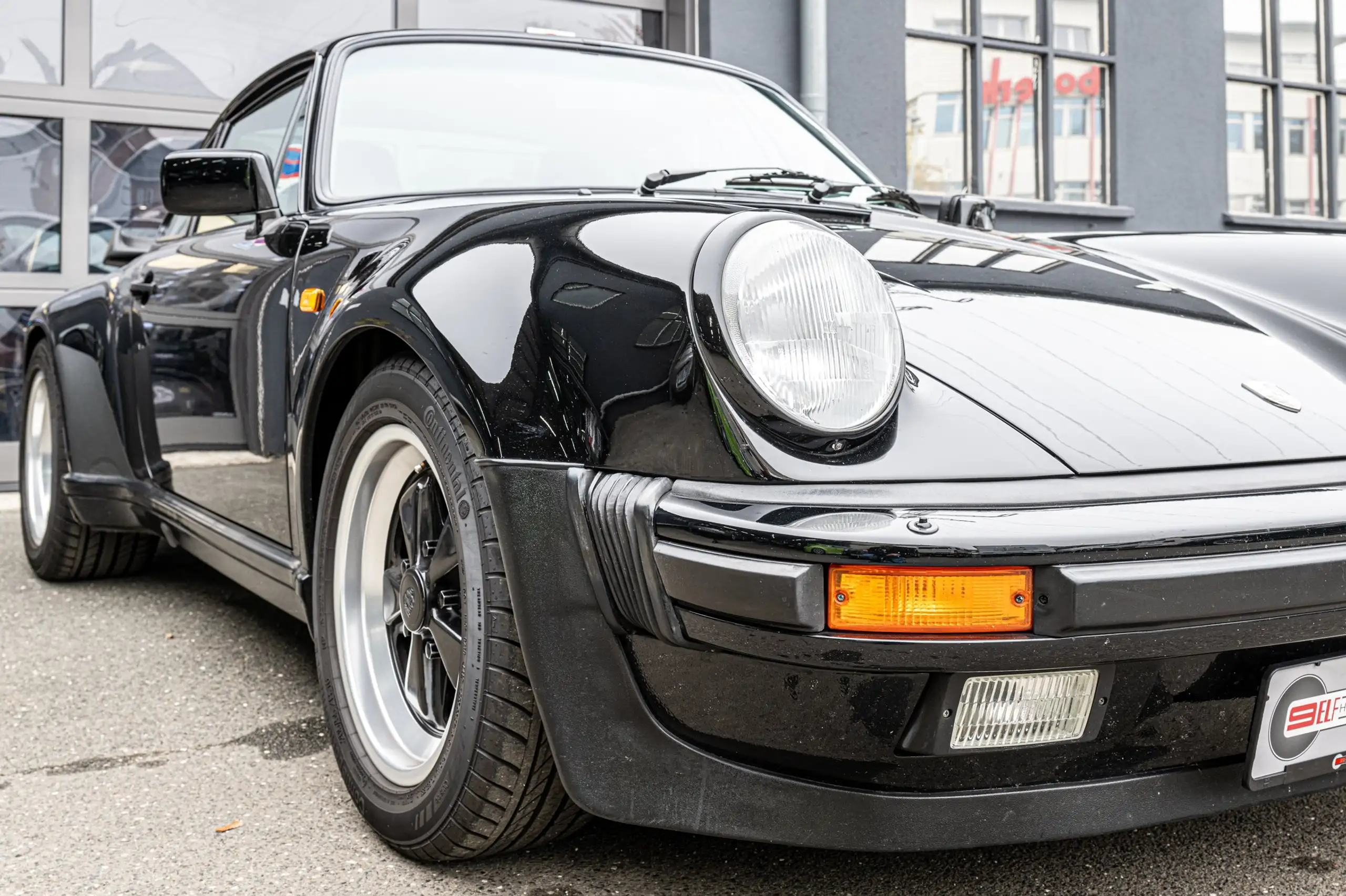 Porsche - 930