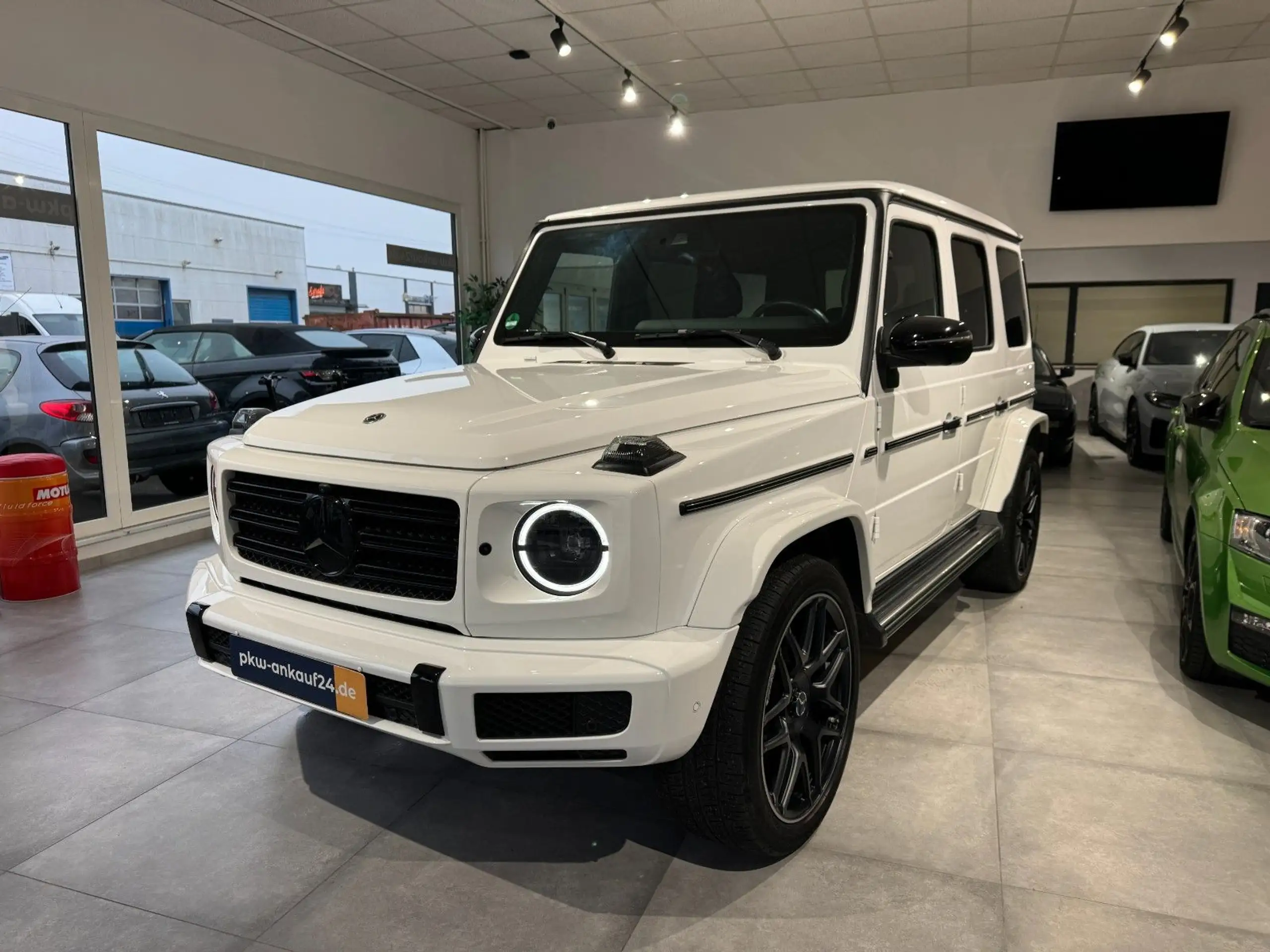 Mercedes-Benz - G 400