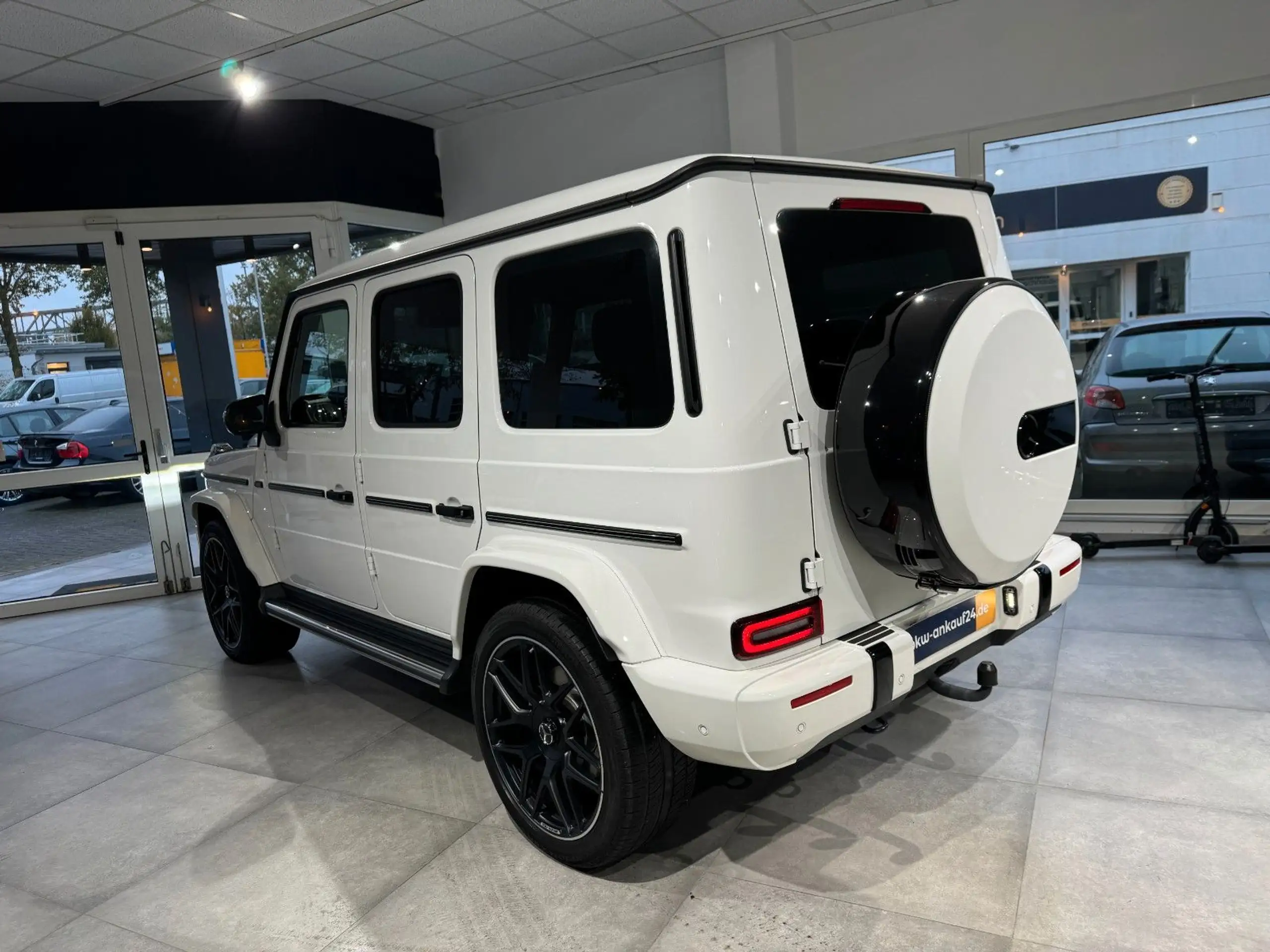 Mercedes-Benz - G 400