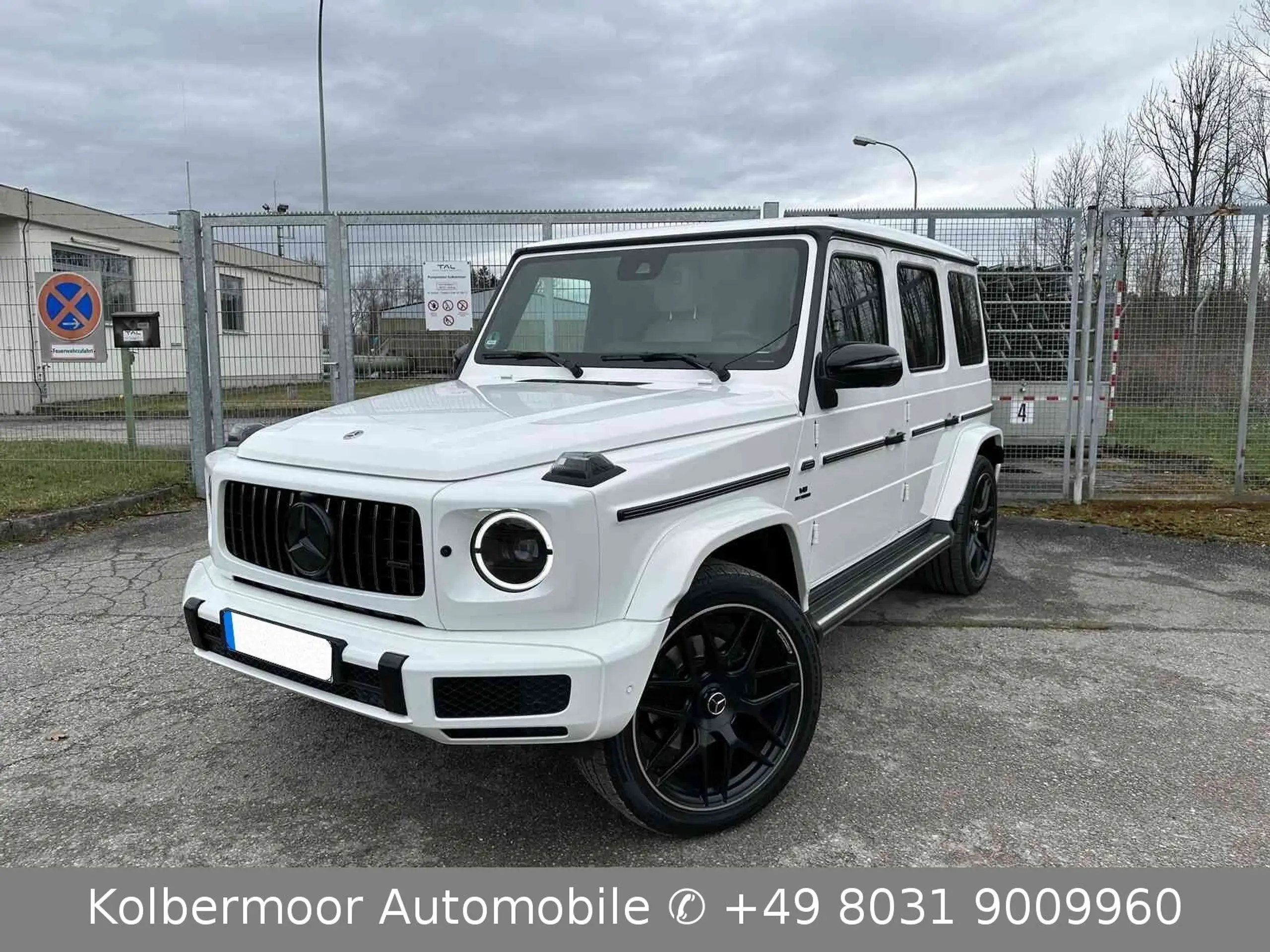 Mercedes-Benz - G 400