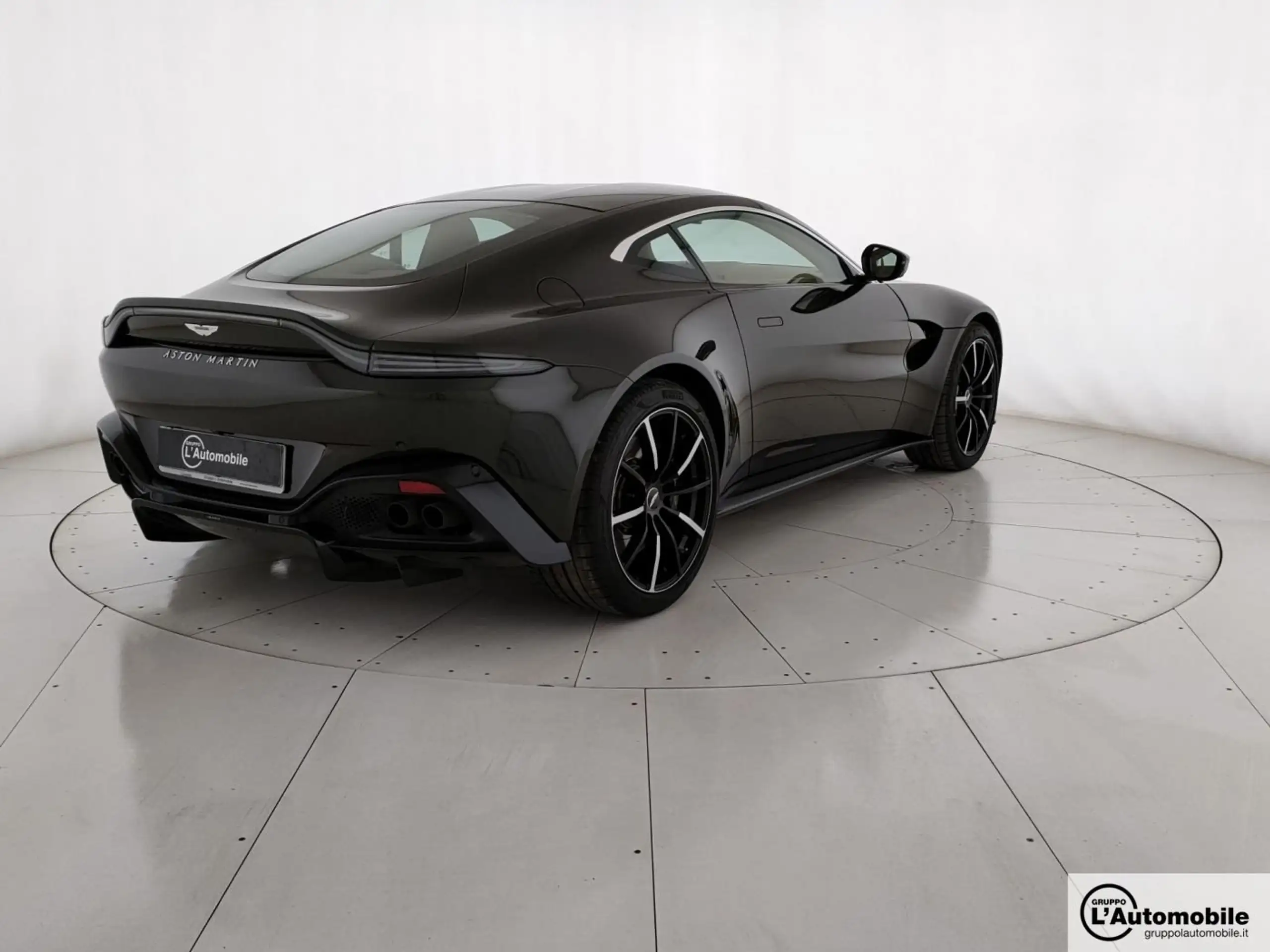 Aston Martin - Vantage