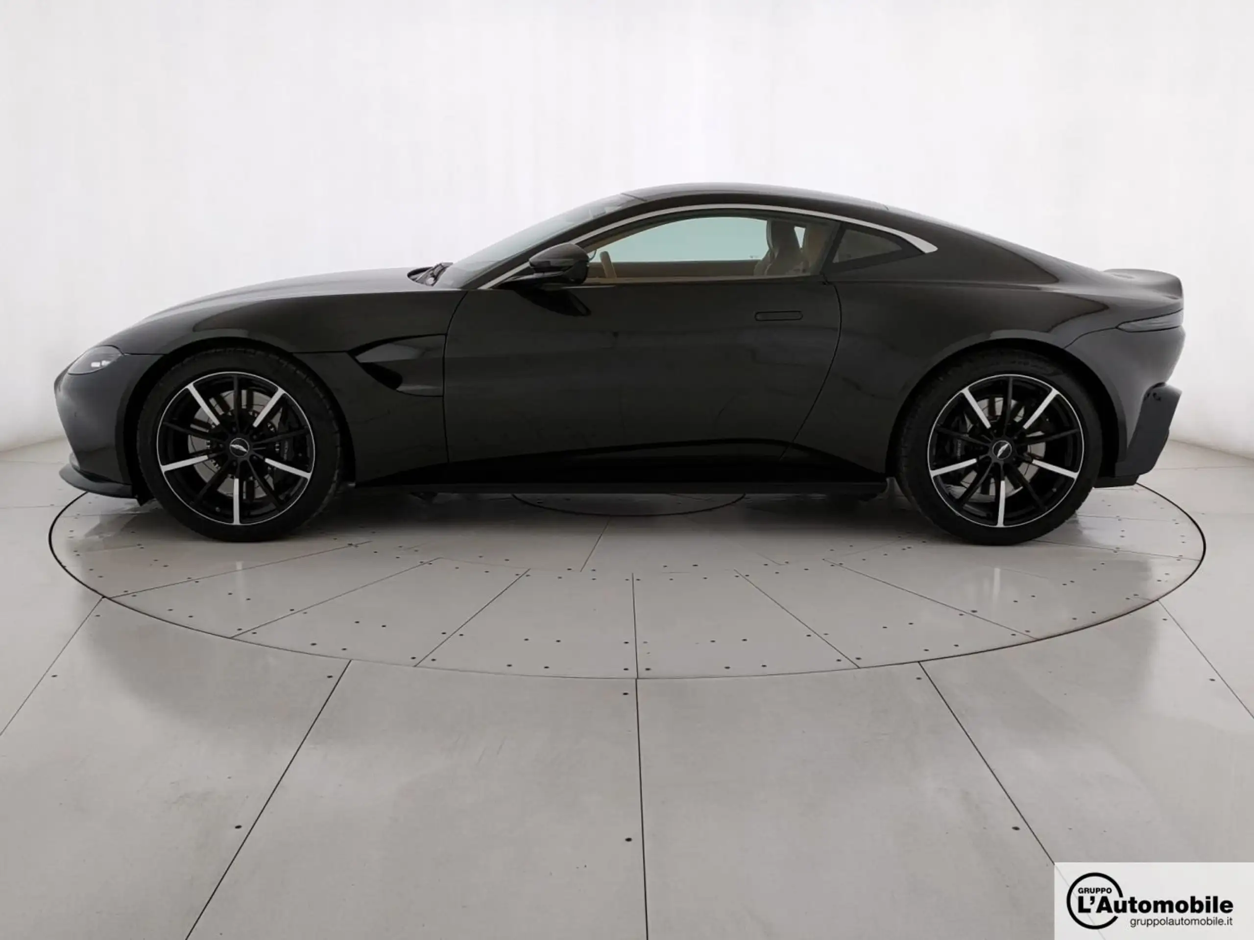 Aston Martin - Vantage