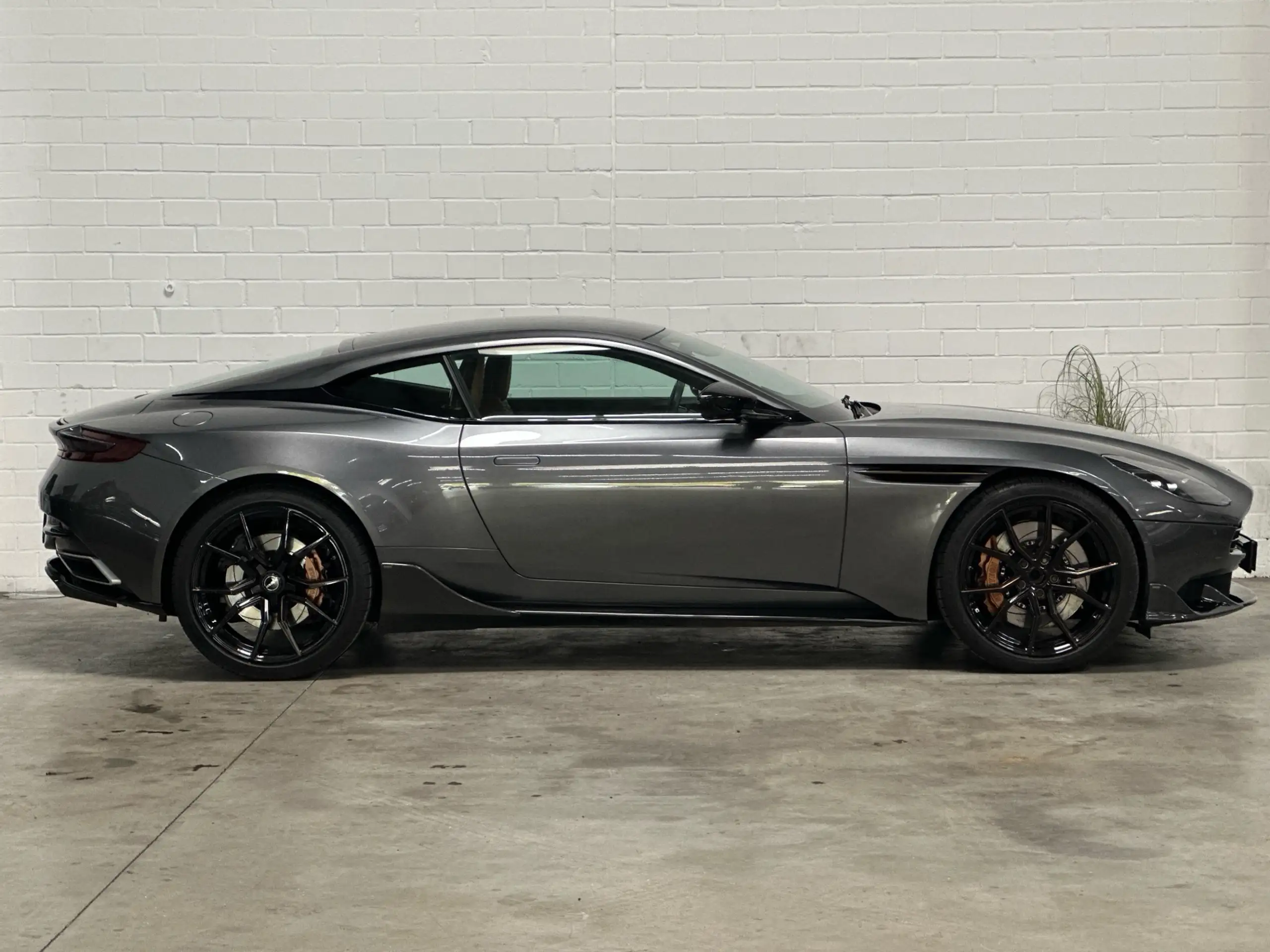 Aston Martin - DB11