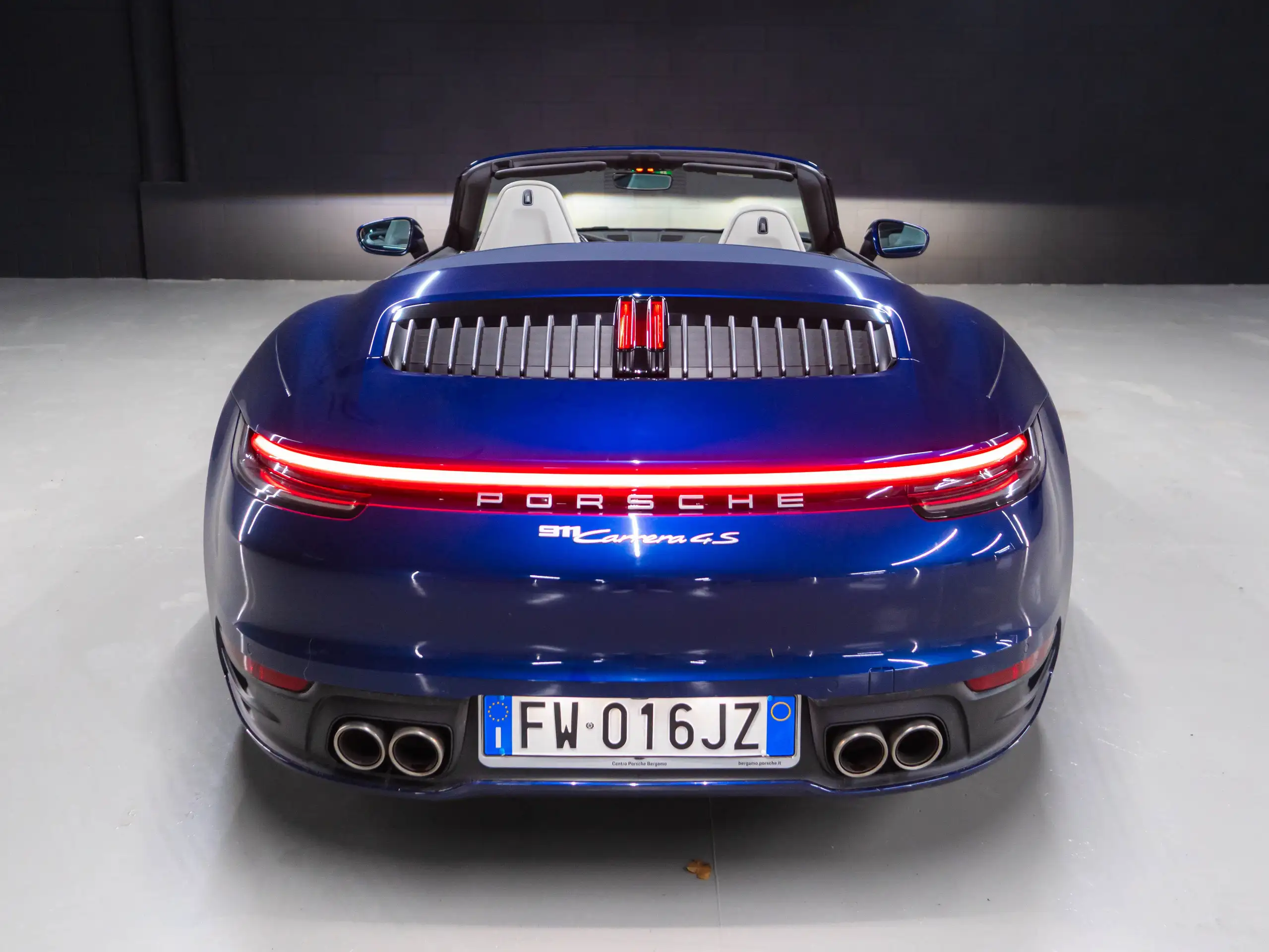 Porsche - 911