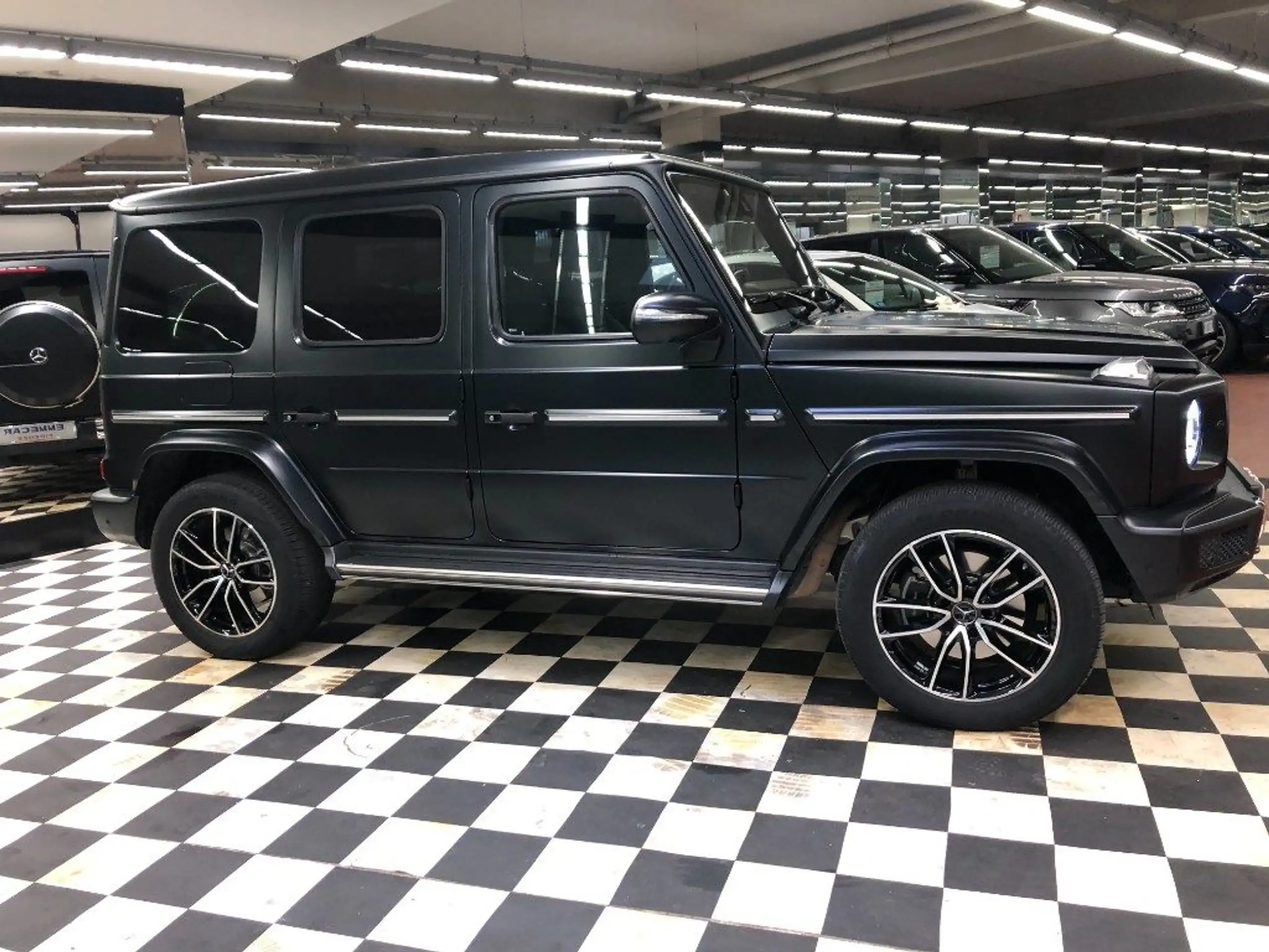 Mercedes-Benz - G 400