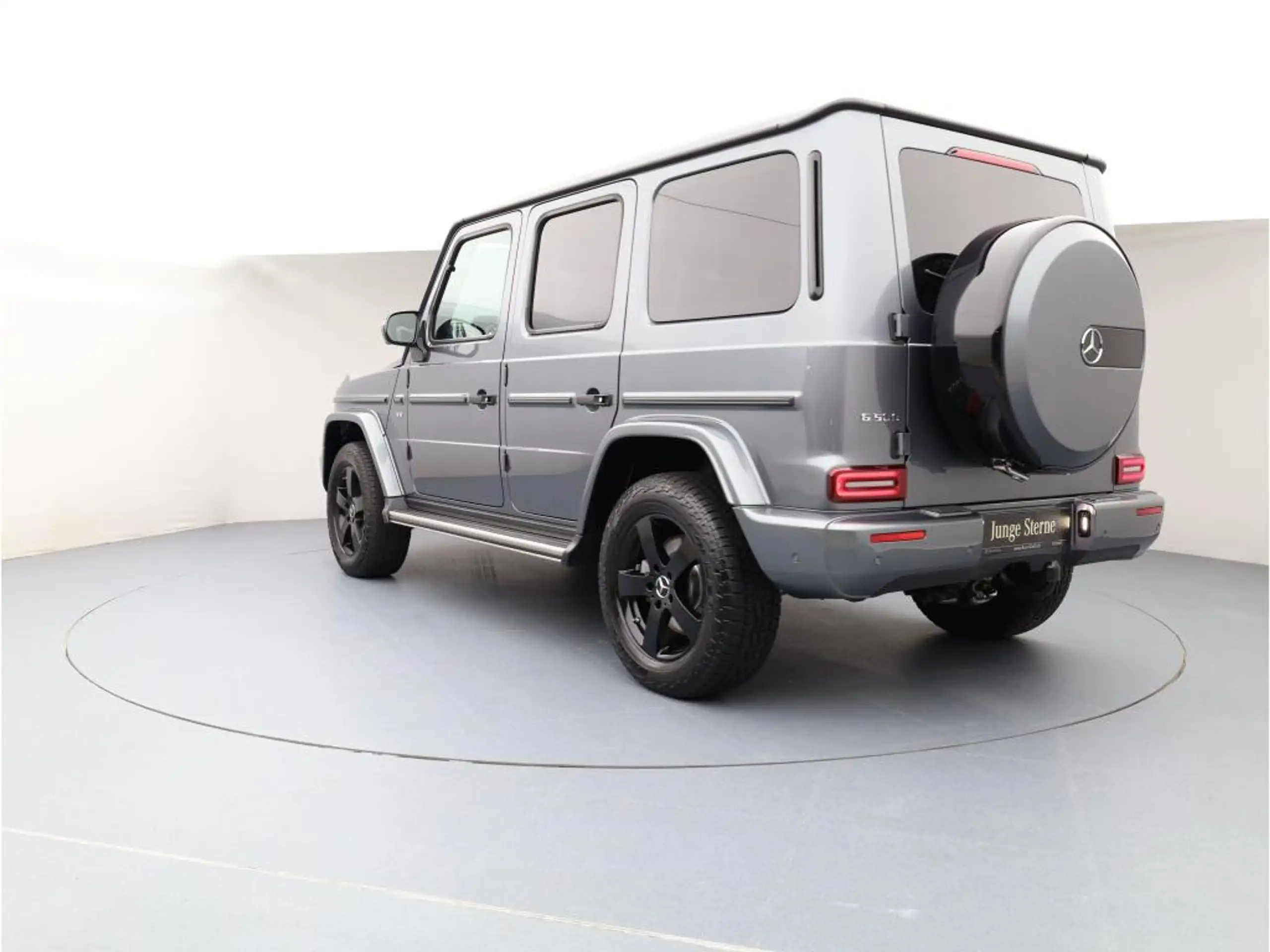 Mercedes-Benz - G 500