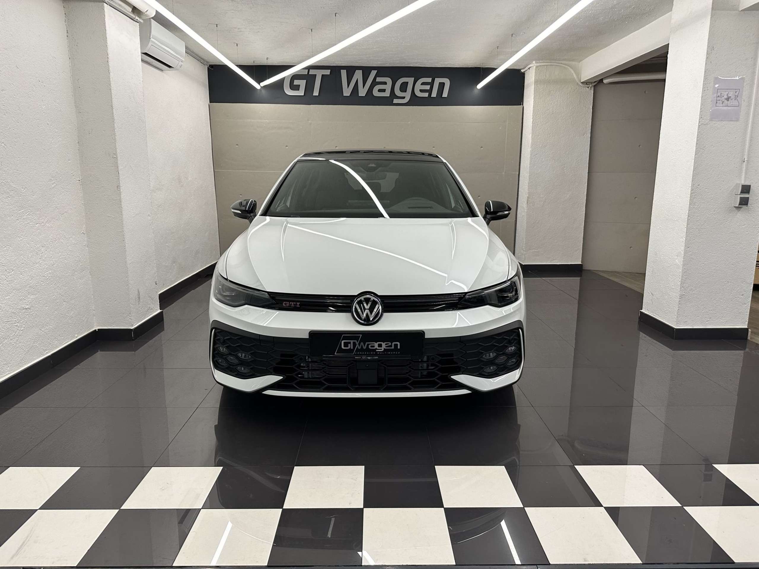 Volkswagen - Golf