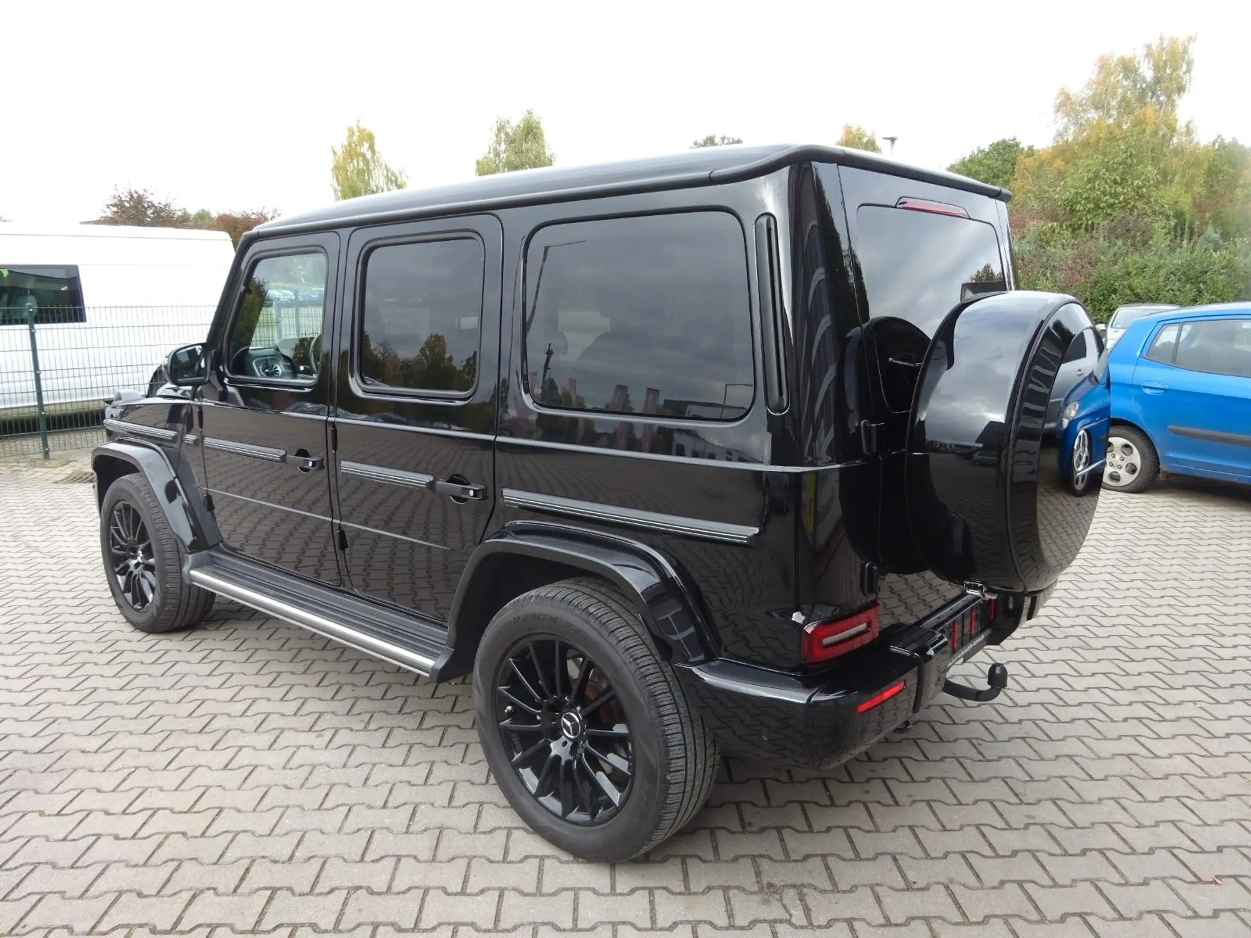 Mercedes-Benz - G 400