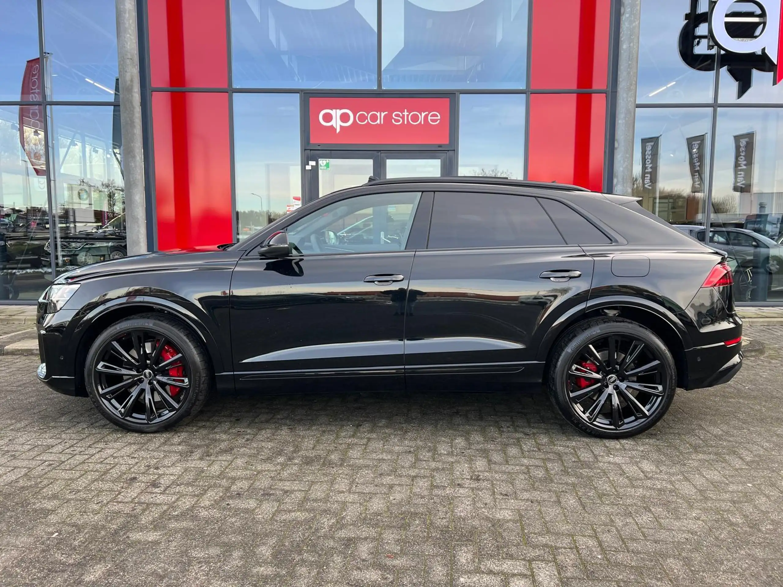 Audi - Q8