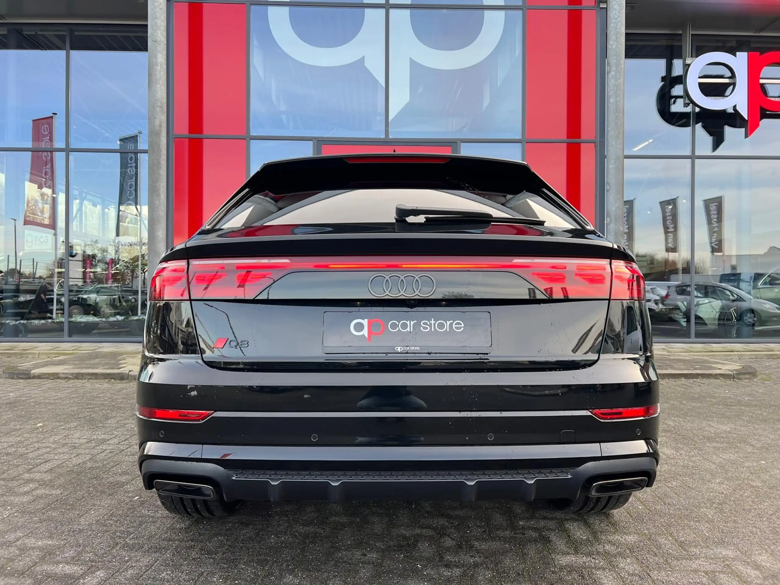 Audi - Q8