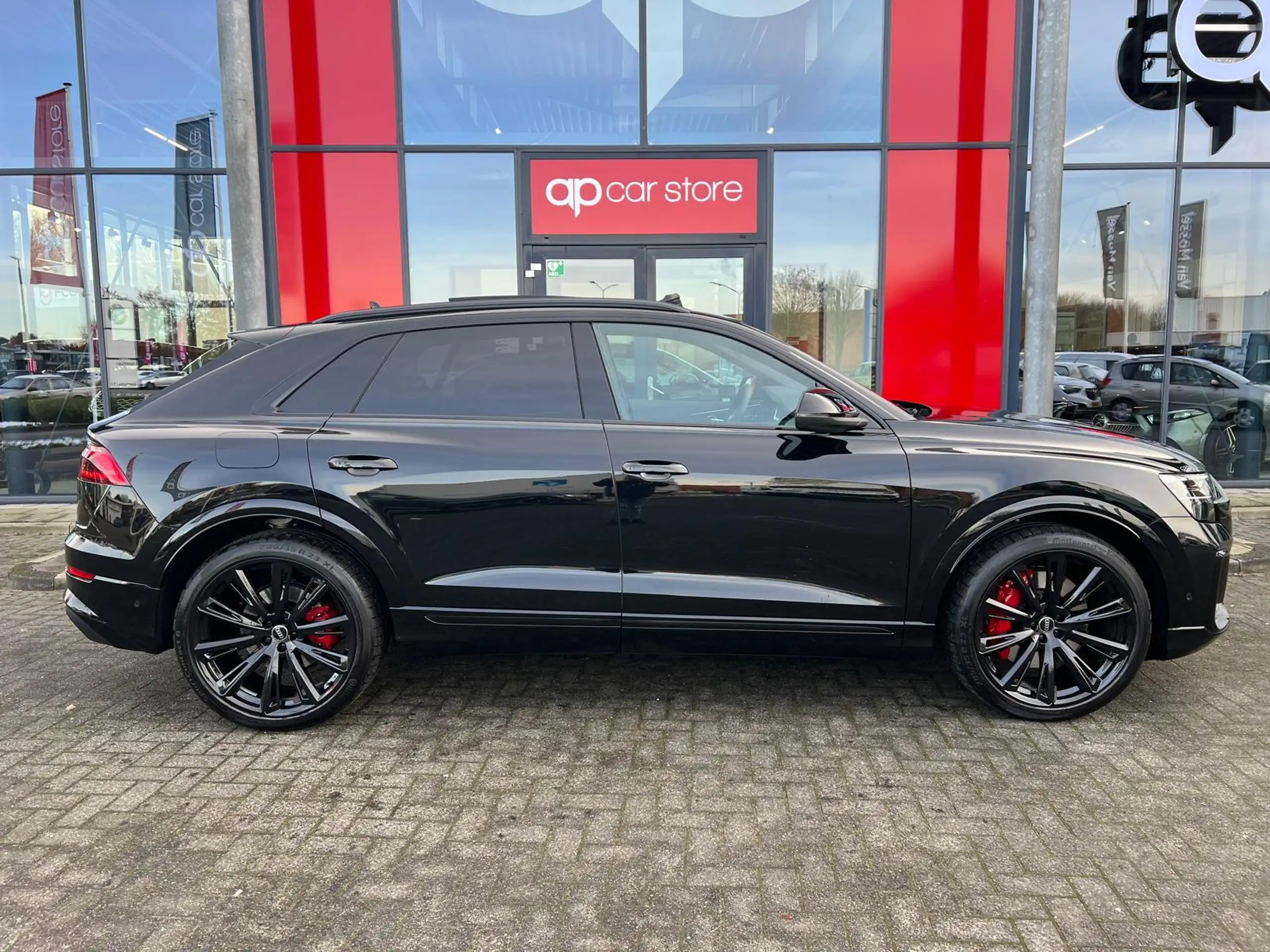 Audi - Q8