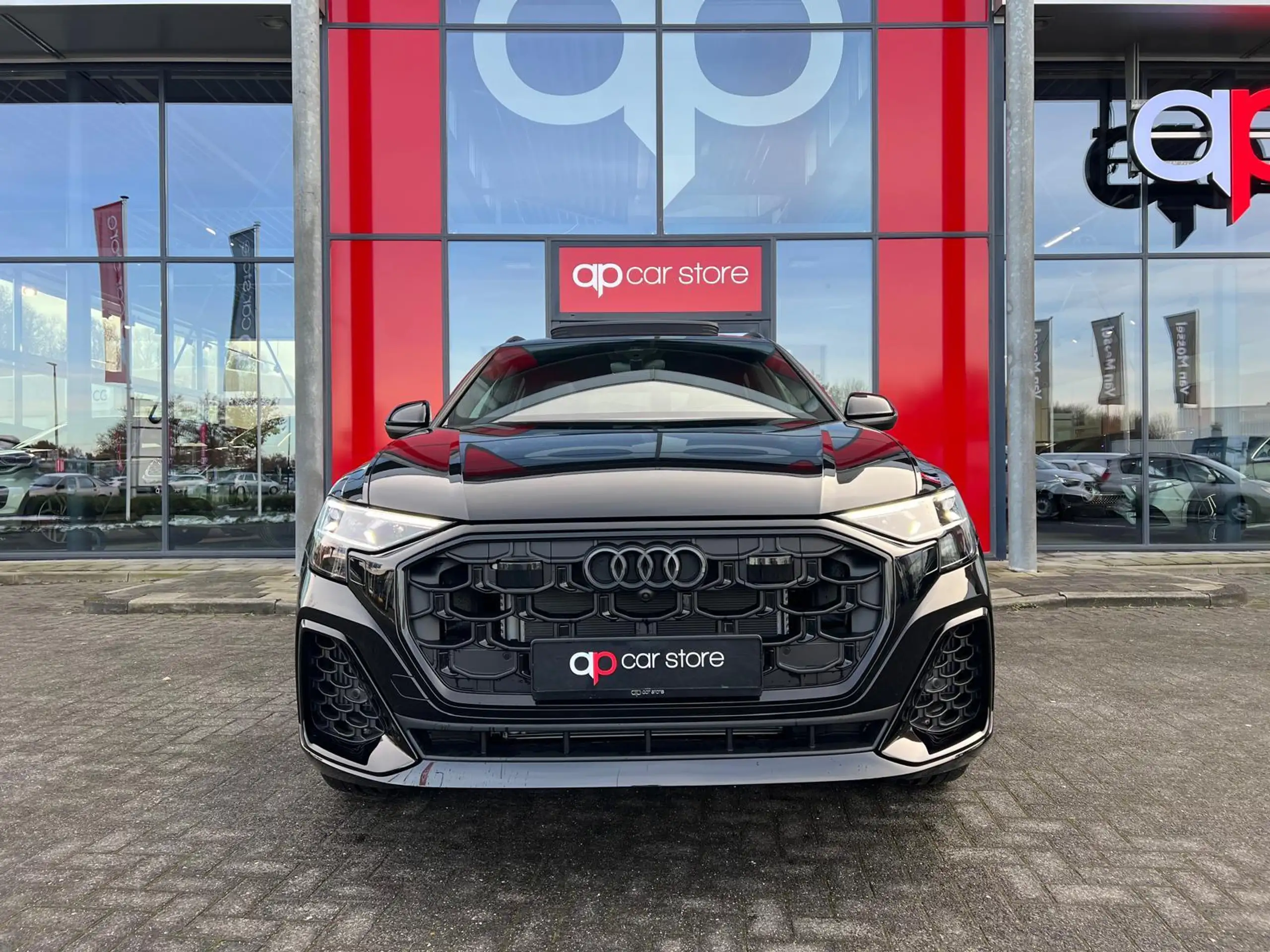 Audi - Q8