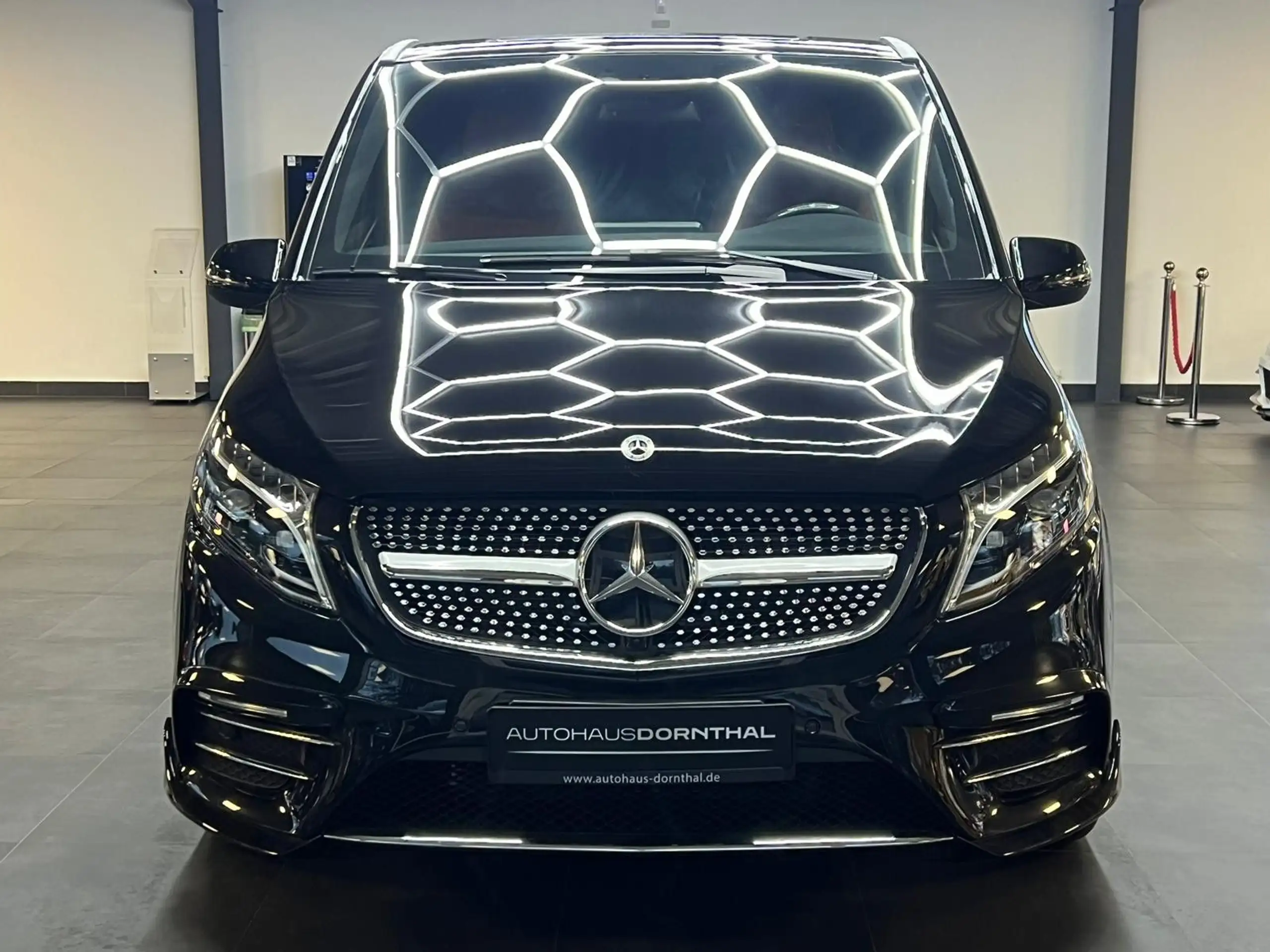 Mercedes-Benz - V 300