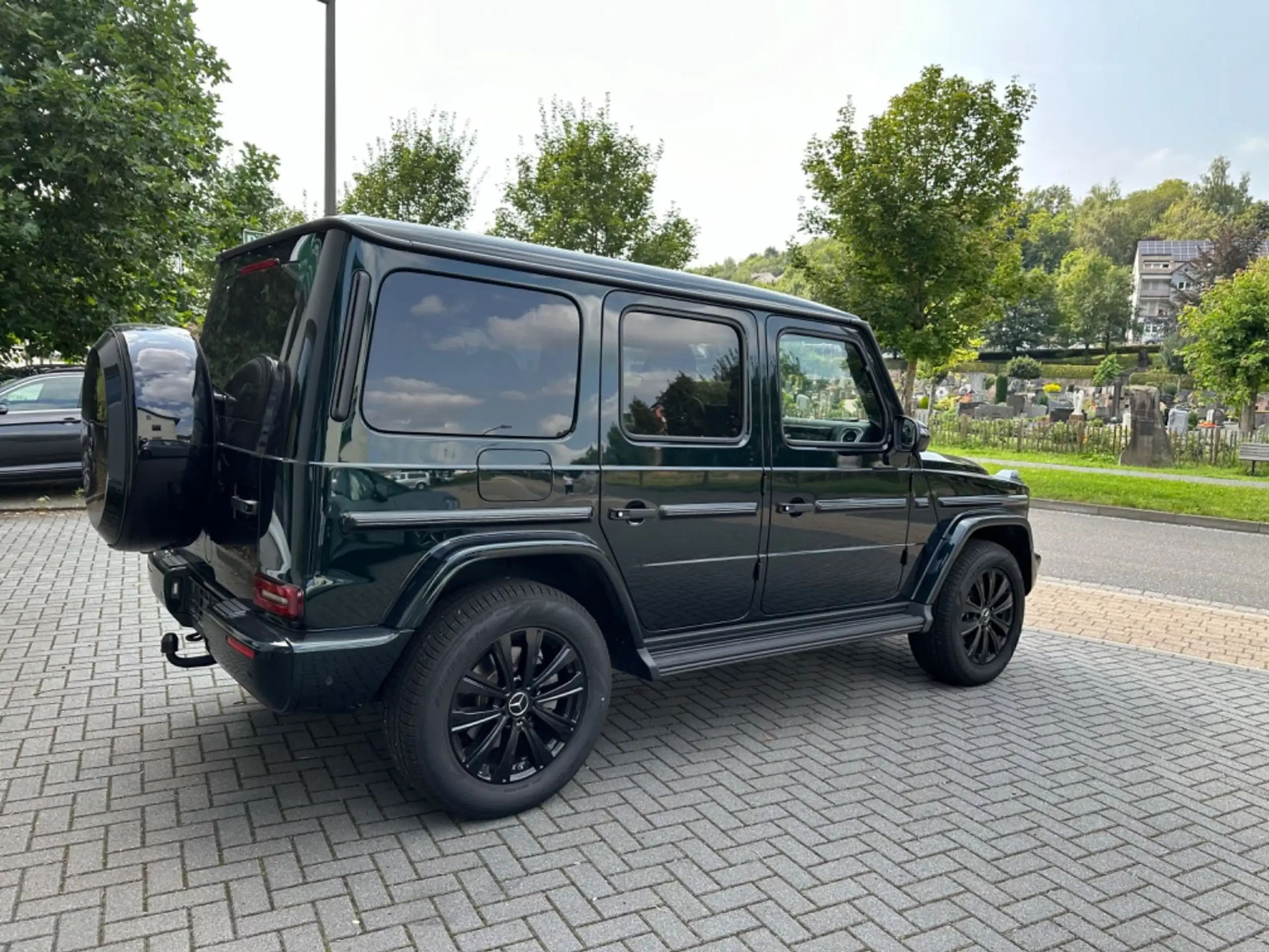 Mercedes-Benz - G 400