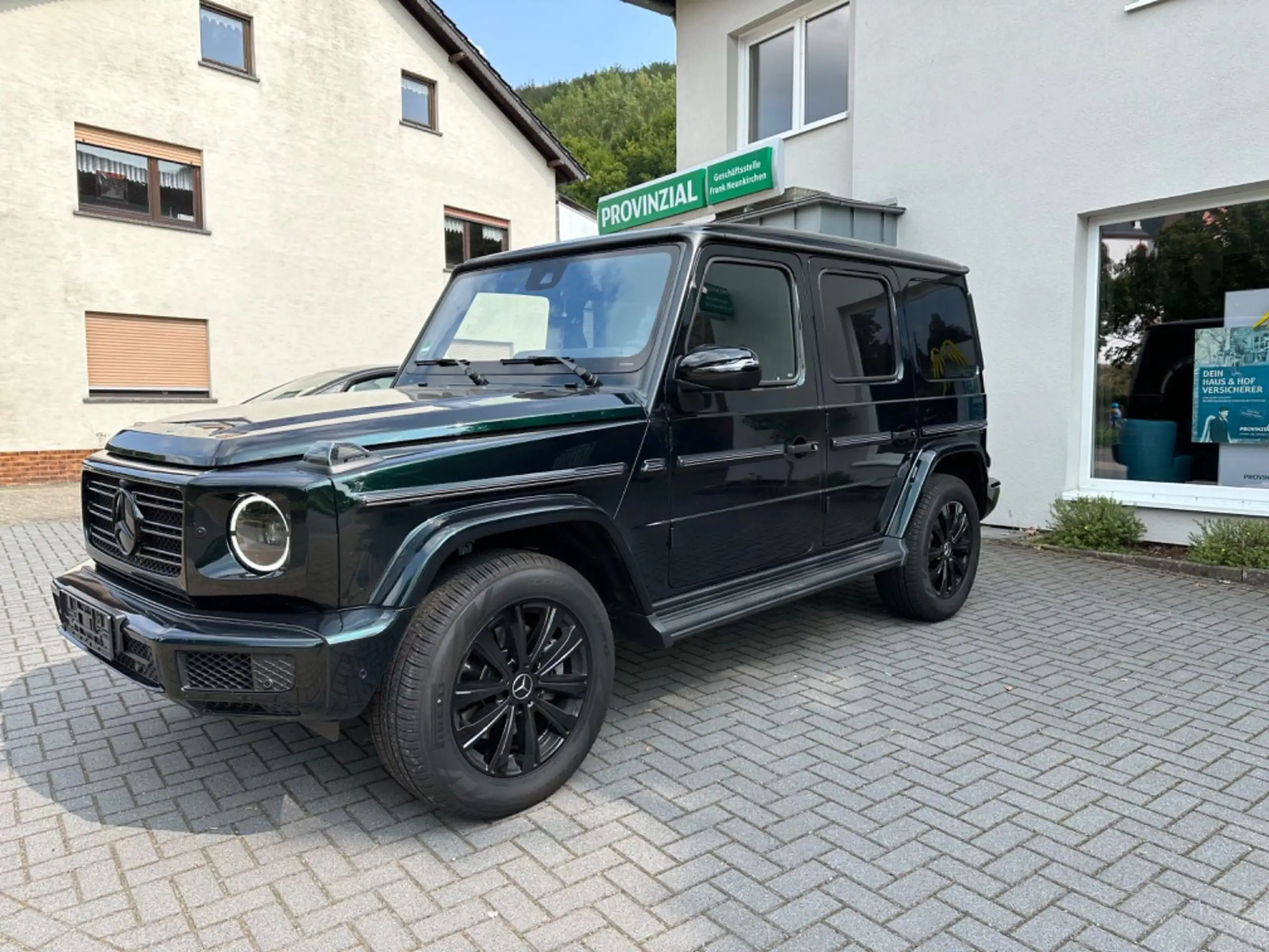 Mercedes-Benz - G 400