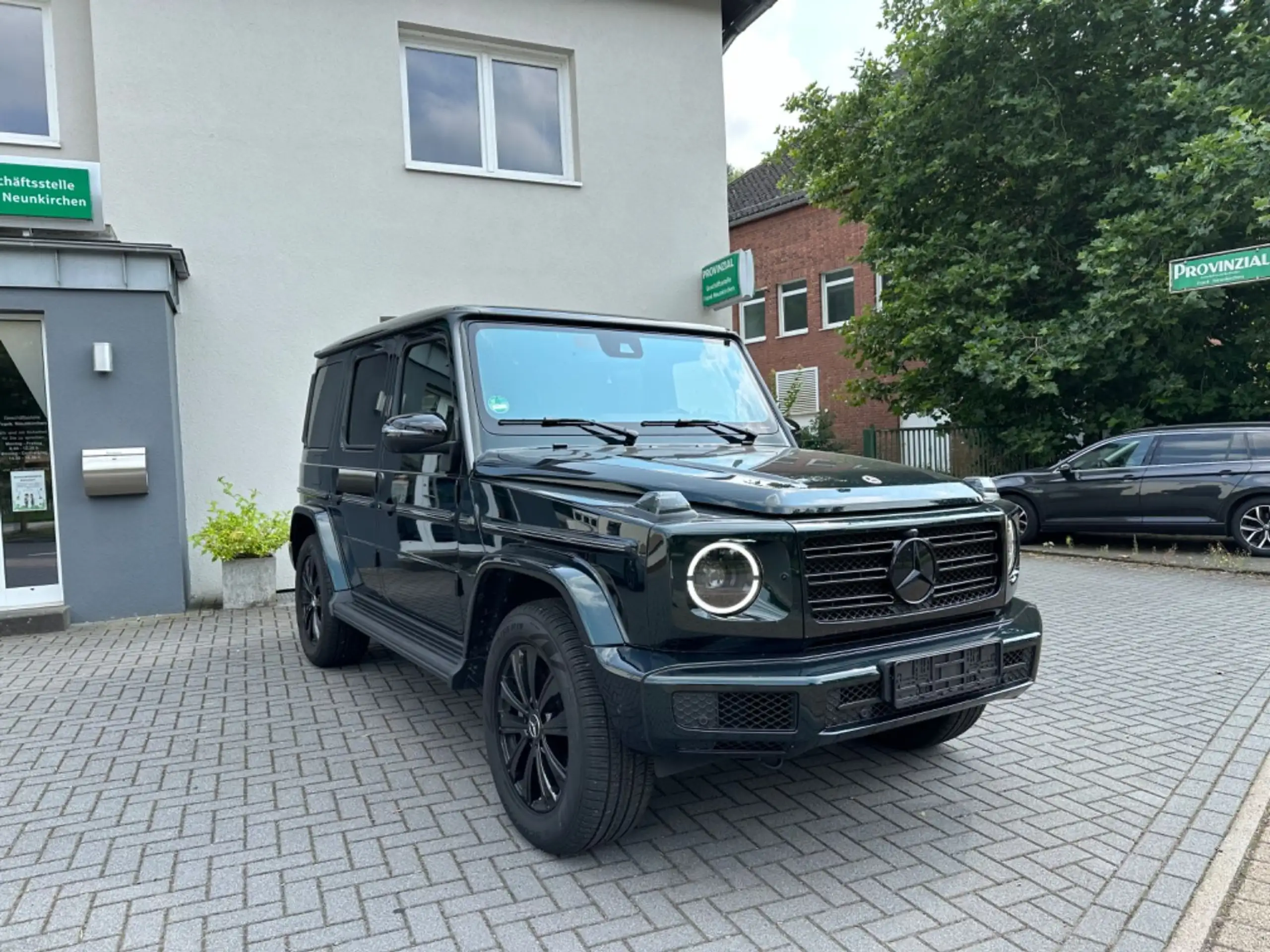 Mercedes-Benz - G 400