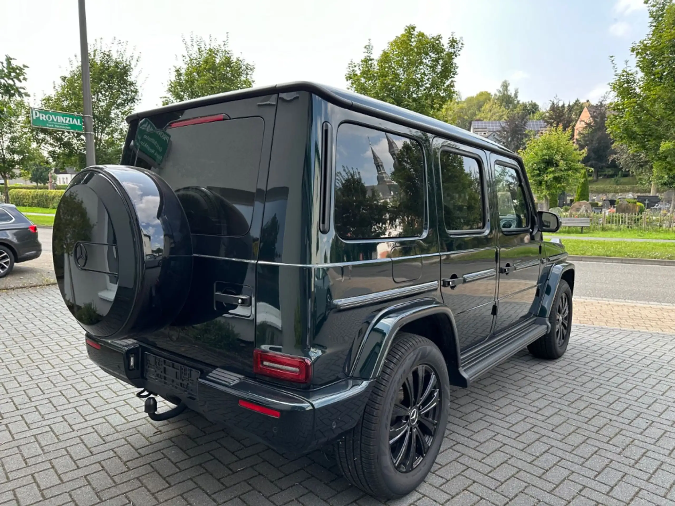 Mercedes-Benz - G 400