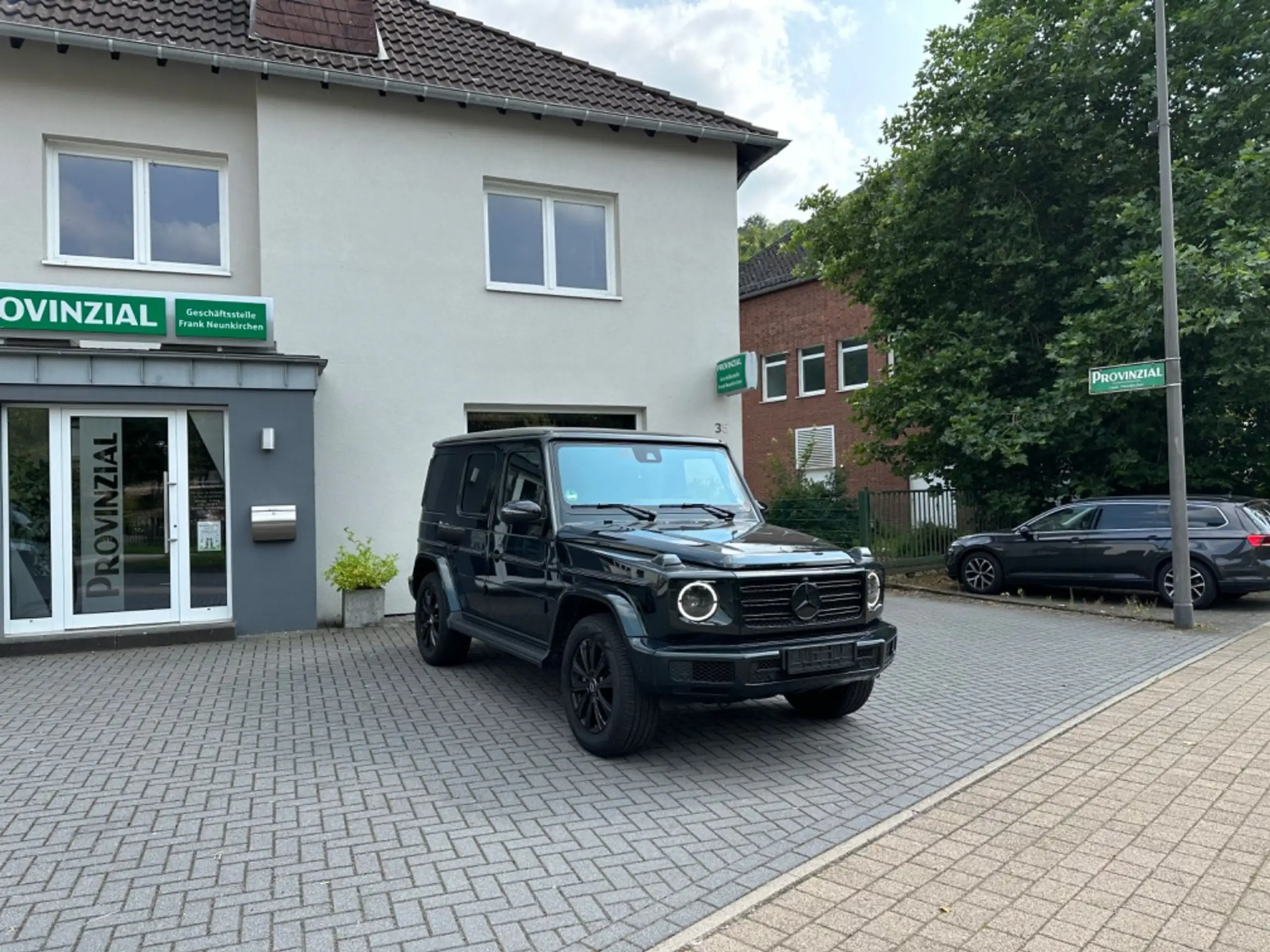 Mercedes-Benz - G 400