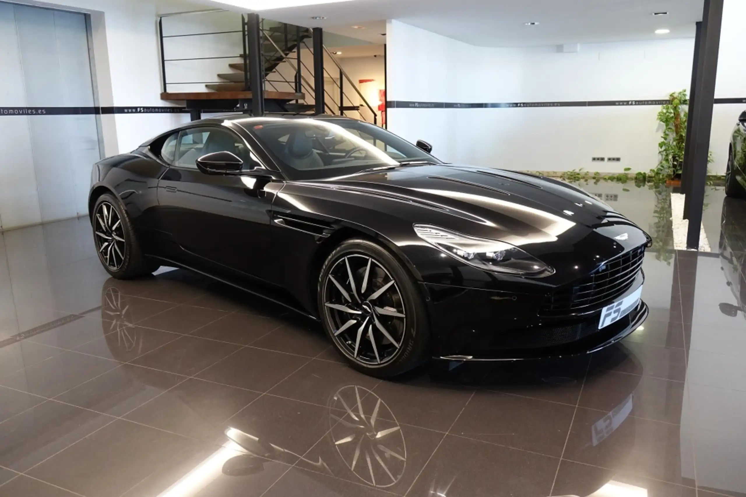 Aston Martin DB11 2018